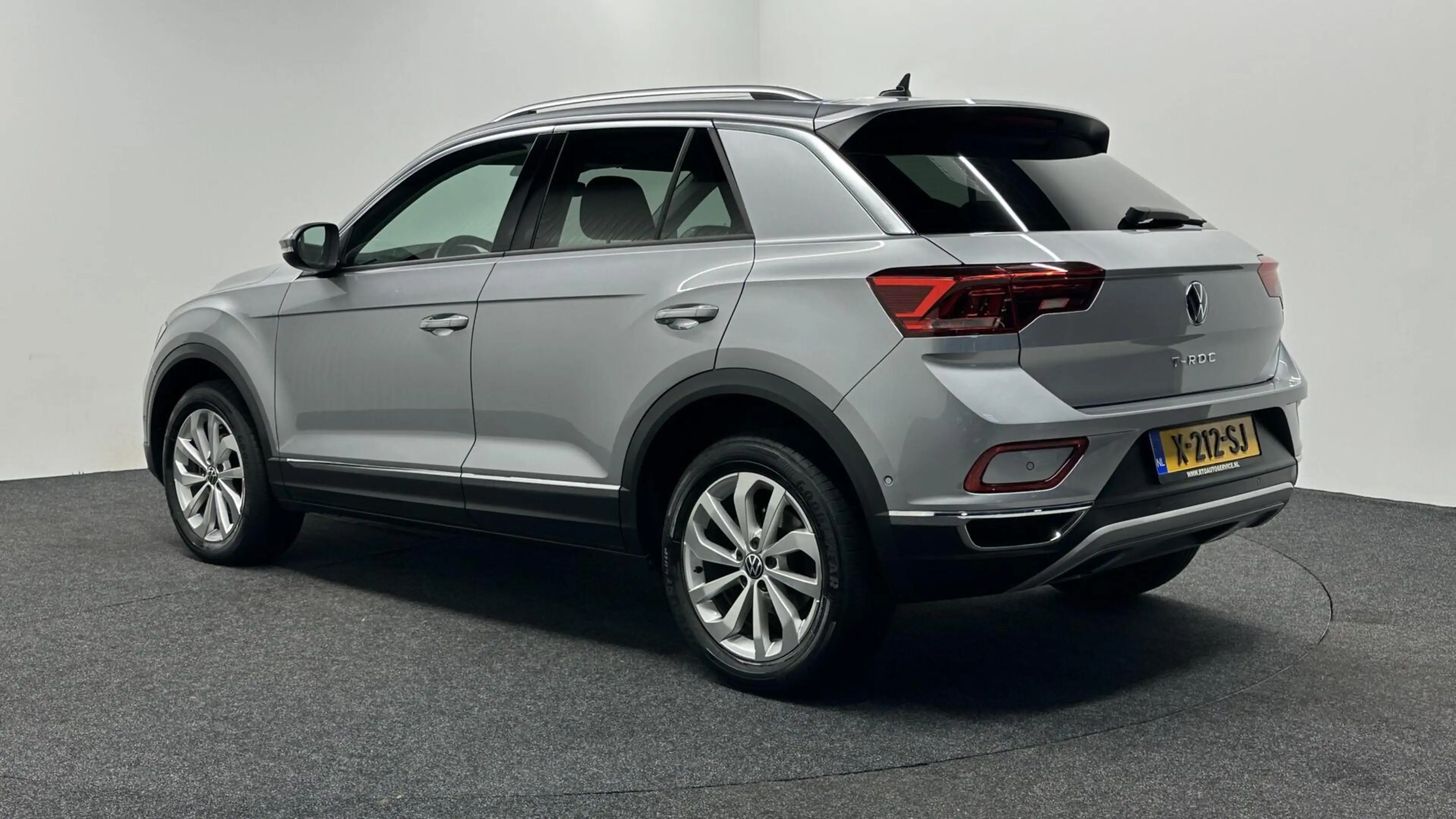Volkswagen T-Roc 1.5 TSI R-Line Business+ PANO CARPLAY ADAPTIEF CRU — photo 4