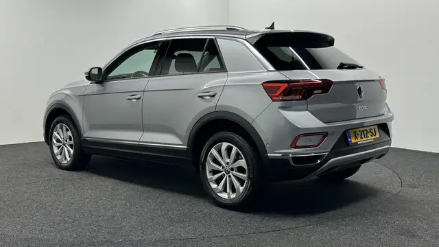 Volkswagen T-Roc view 4