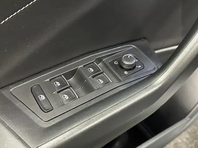 Volkswagen T-Roc view 17