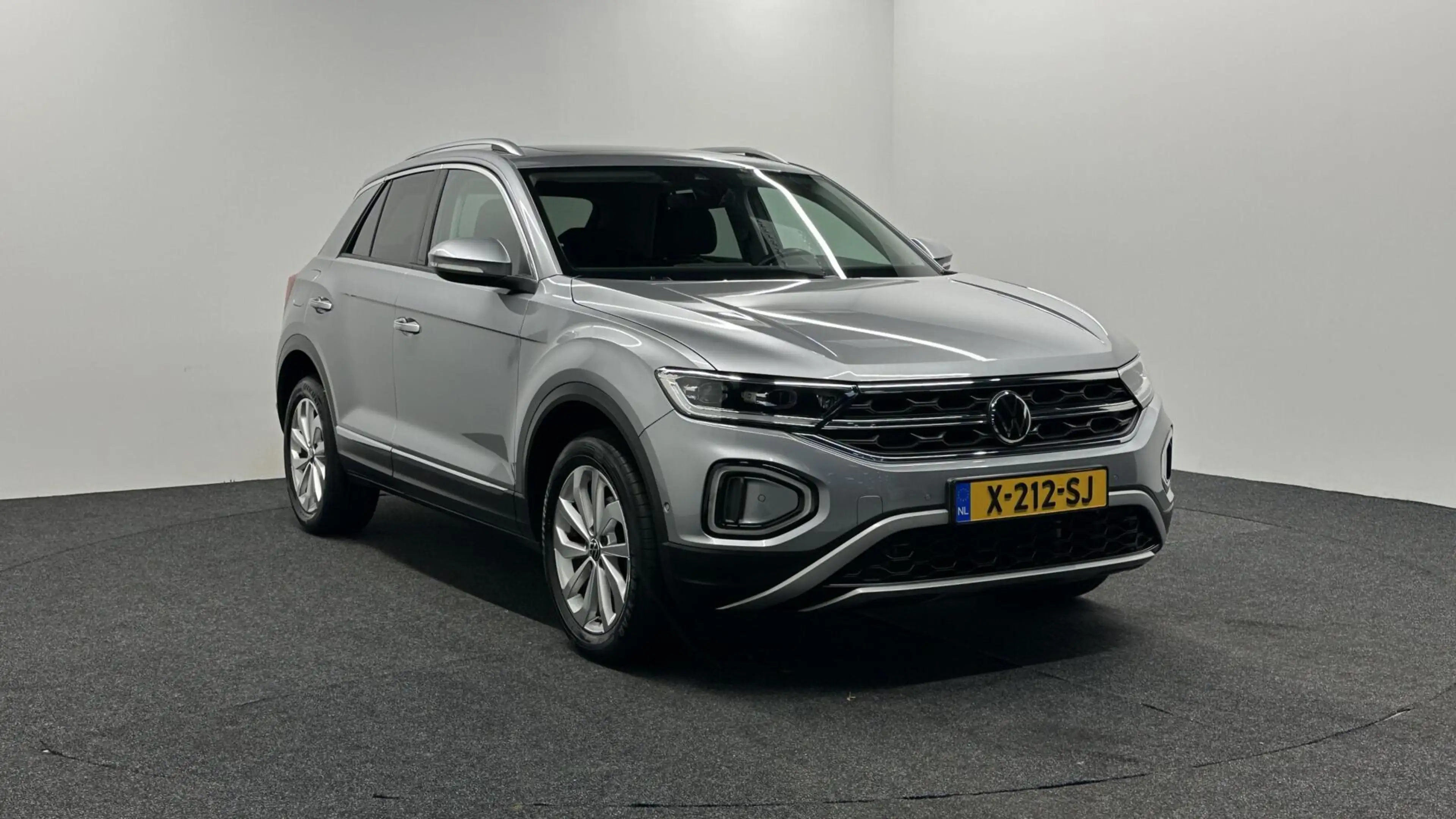 Volkswagen T-Roc 1.5 TSI R-Line Business+ PANO CARPLAY ADAPTIEF CRU — photo 3