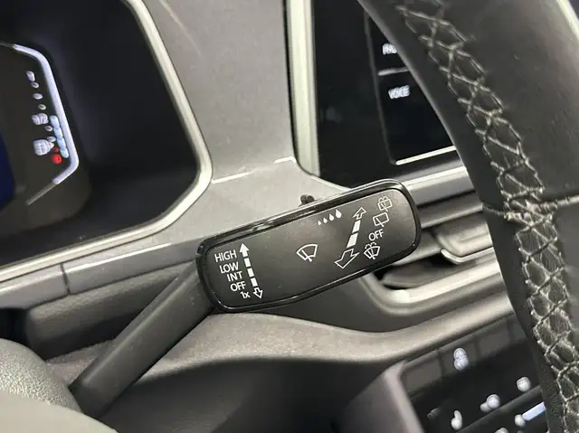 Volkswagen T-Roc view 23
