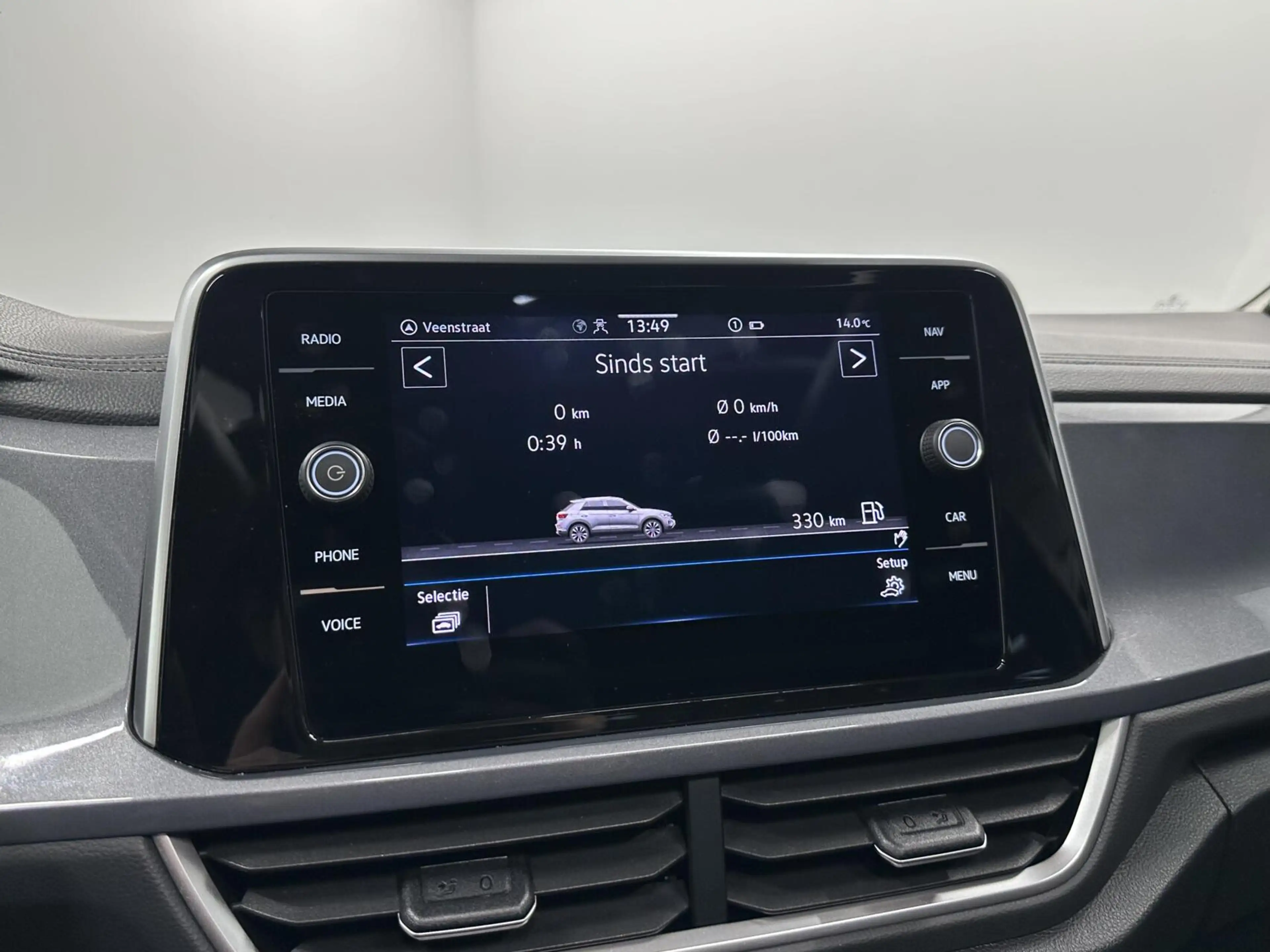 Volkswagen T-Roc 1.5 TSI R-Line Business+ PANO CARPLAY ADAPTIEF CRU — photo 44
