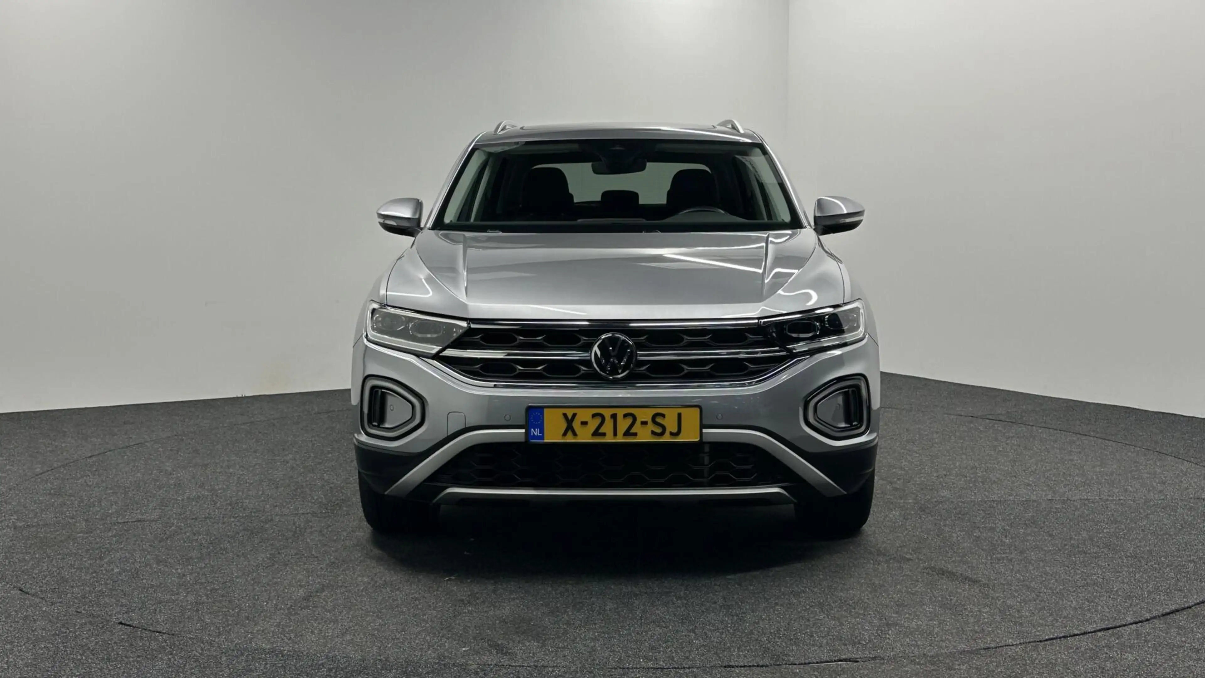 Volkswagen T-Roc 1.5 TSI R-Line Business+ PANO CARPLAY ADAPTIEF CRU — photo 6