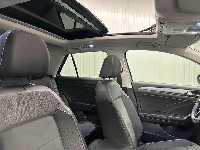 Volkswagen T-Roc view 12