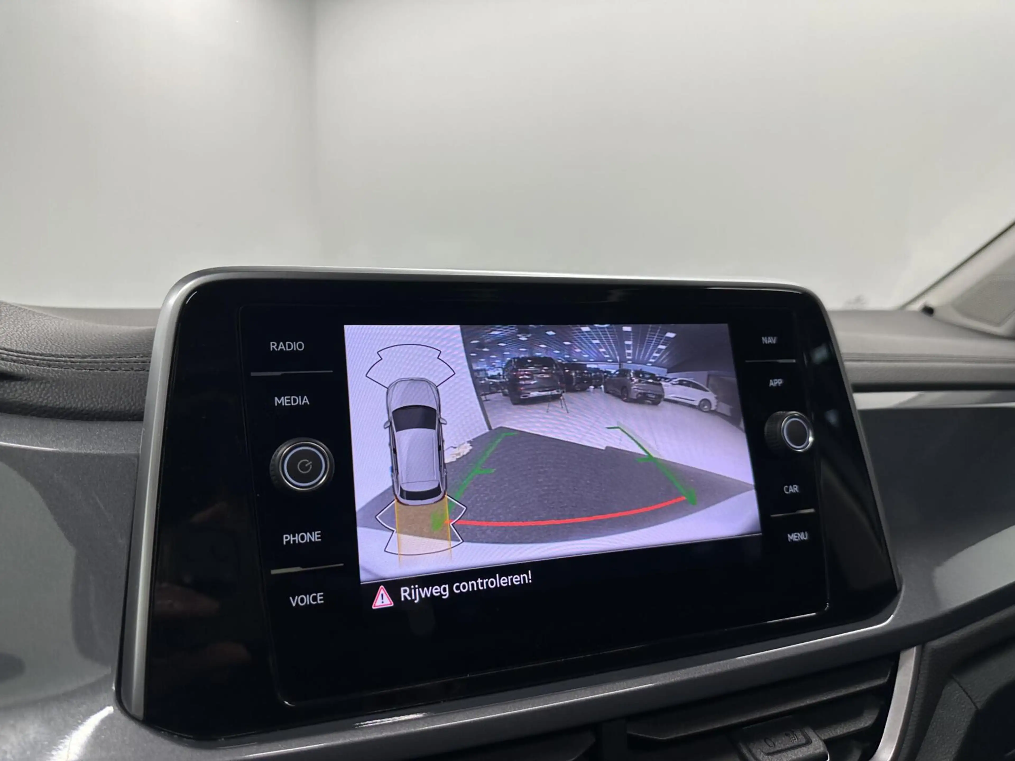 Volkswagen T-Roc 1.5 TSI R-Line Business+ PANO CARPLAY ADAPTIEF CRU — photo 35