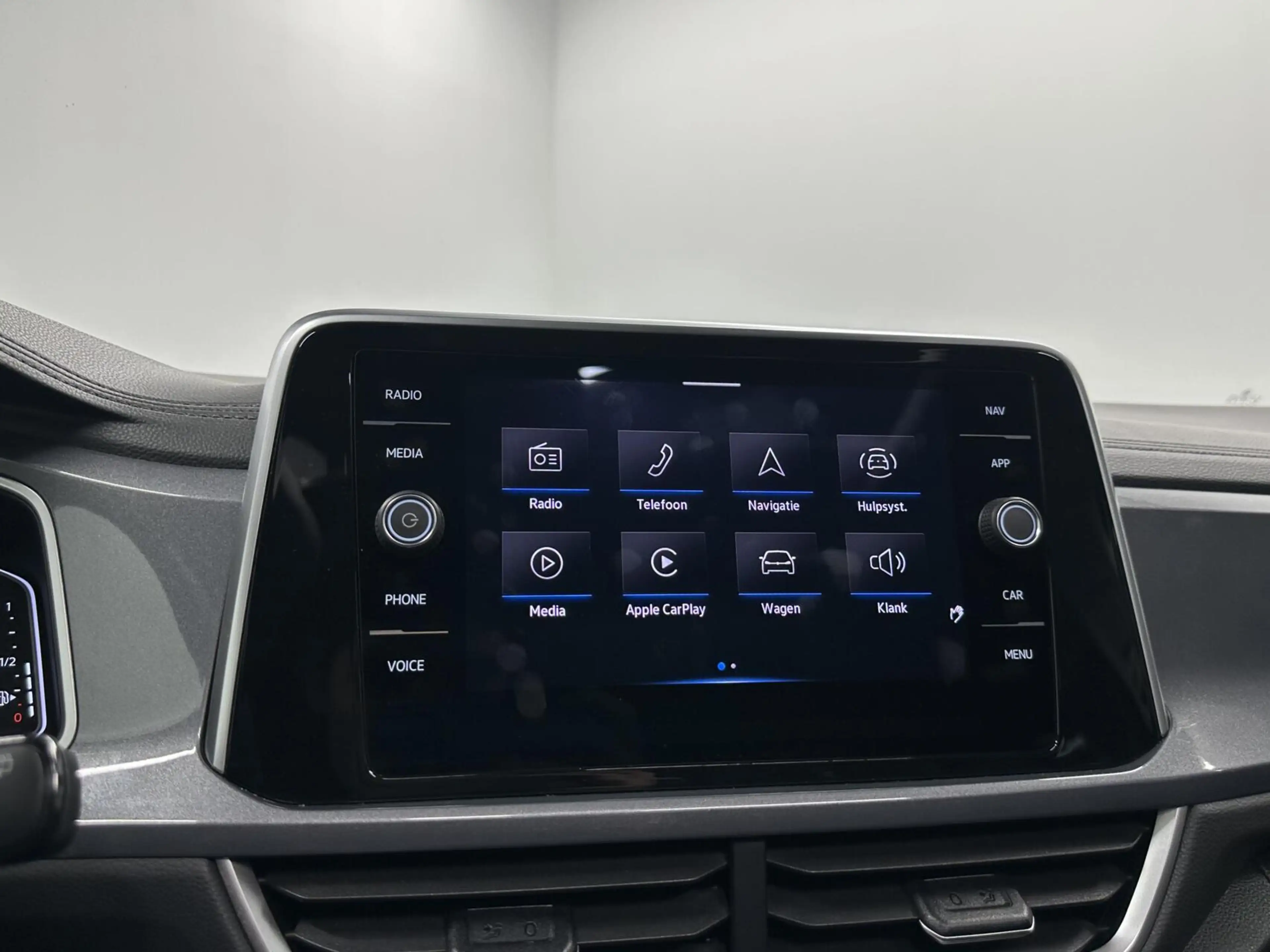 Volkswagen T-Roc 1.5 TSI R-Line Business+ PANO CARPLAY ADAPTIEF CRU — photo 46