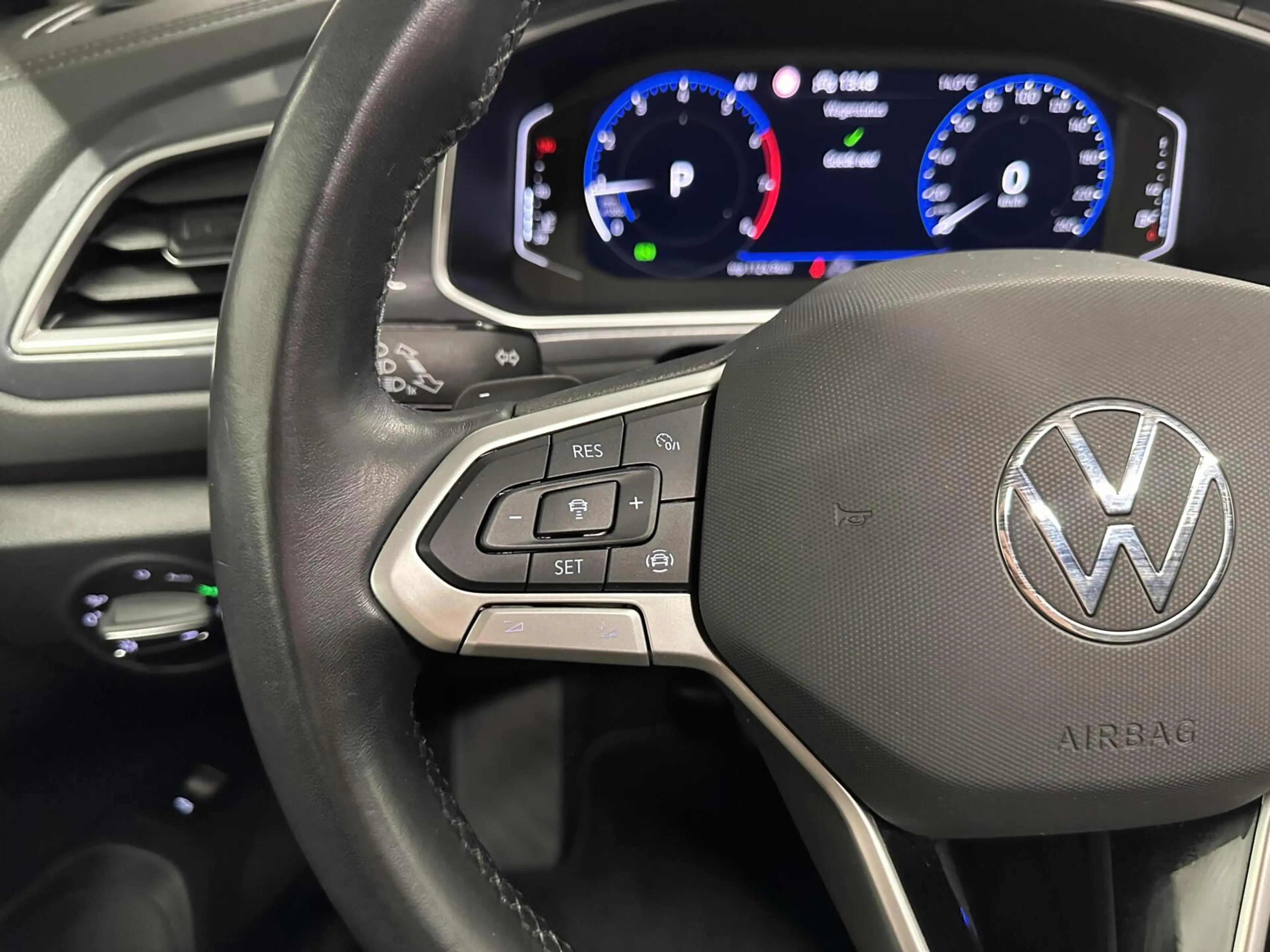 Volkswagen T-Roc 1.5 TSI R-Line Business+ PANO CARPLAY ADAPTIEF CRU — photo 24