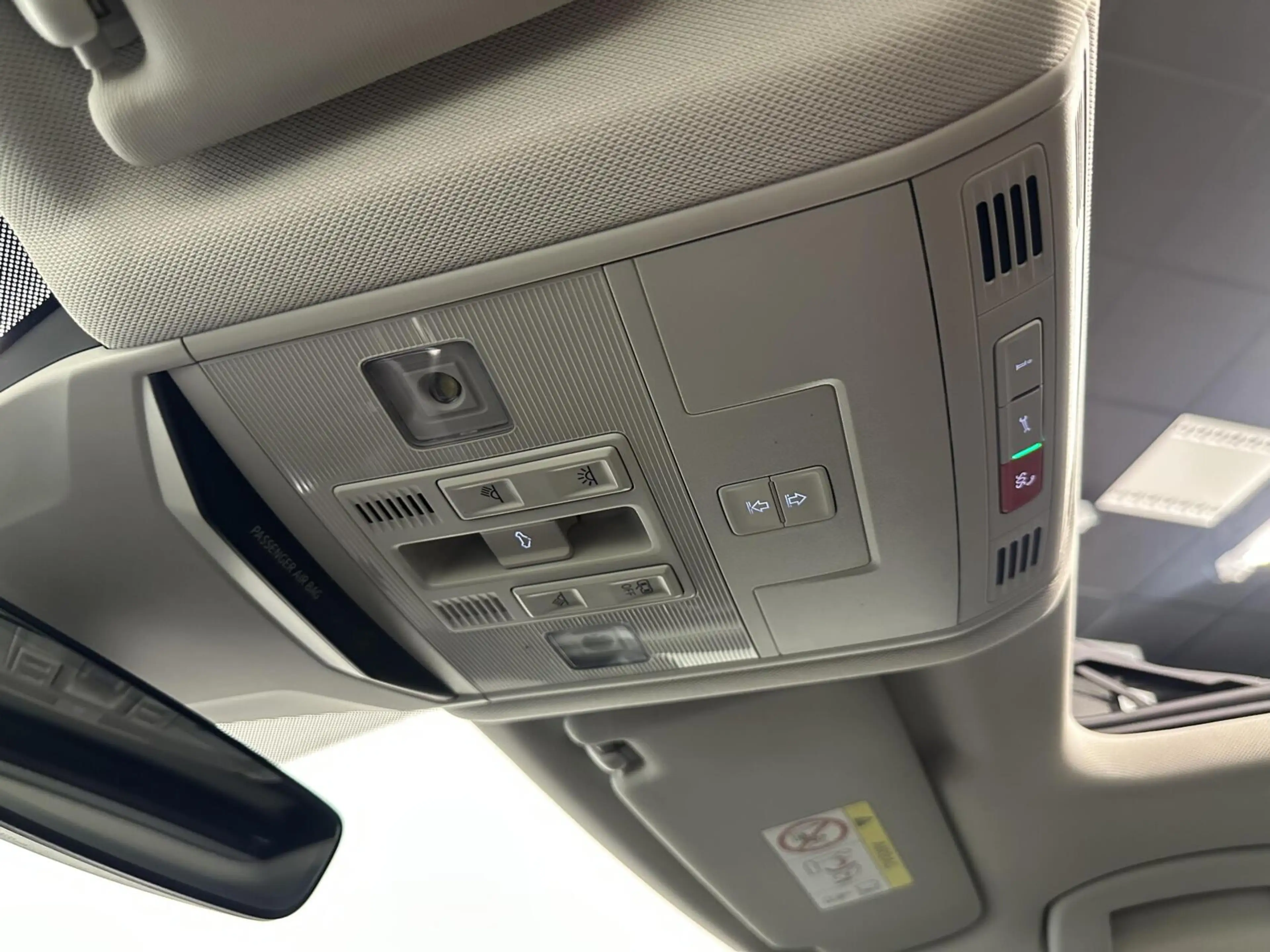 Volkswagen T-Roc 1.5 TSI R-Line Business+ PANO CARPLAY ADAPTIEF CRU — photo 33