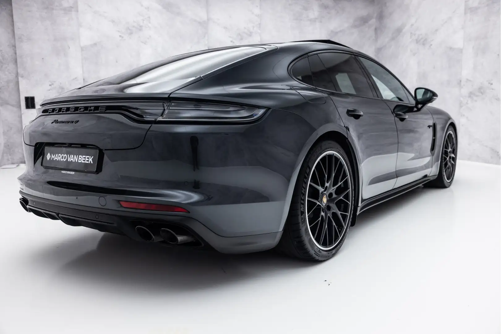 Porsche Panamera 2.9 4 E-Hybrid Platinum Edition | Pano | Achterass Grau - 2