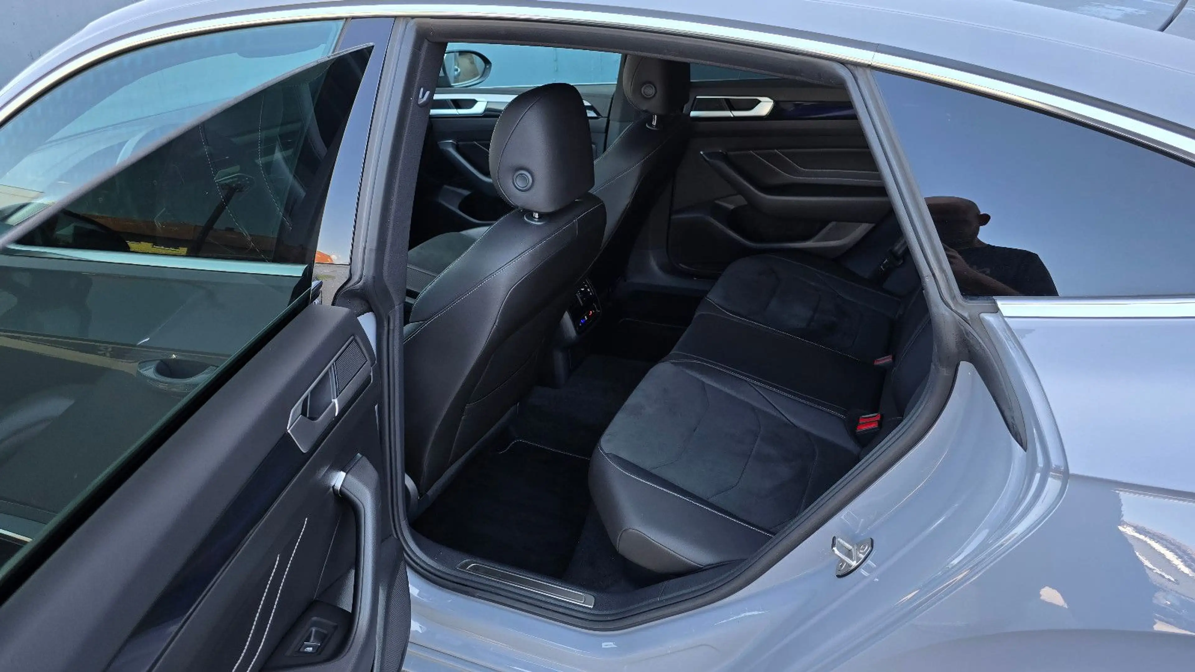 Volkswagen Arteon 2.0 TDI DSG 3 x R-Line Pano/ACC/Kamer/AHK — photo 9