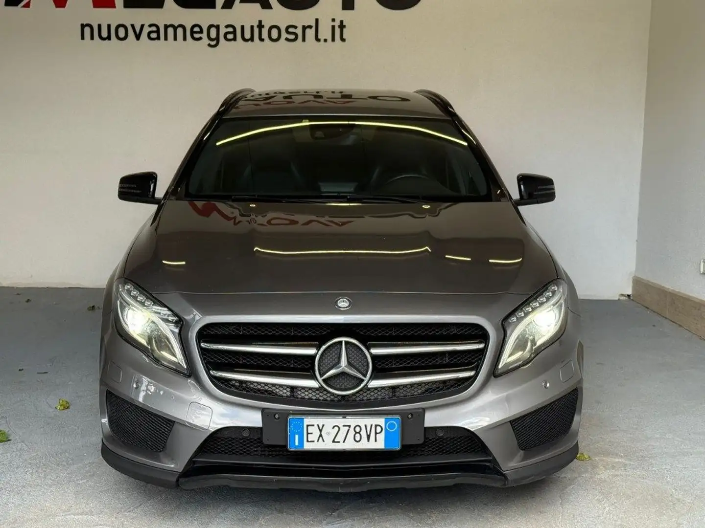 Mercedes-Benz GLA 220 CDI Automatic 4Matic Premium Gris - 2