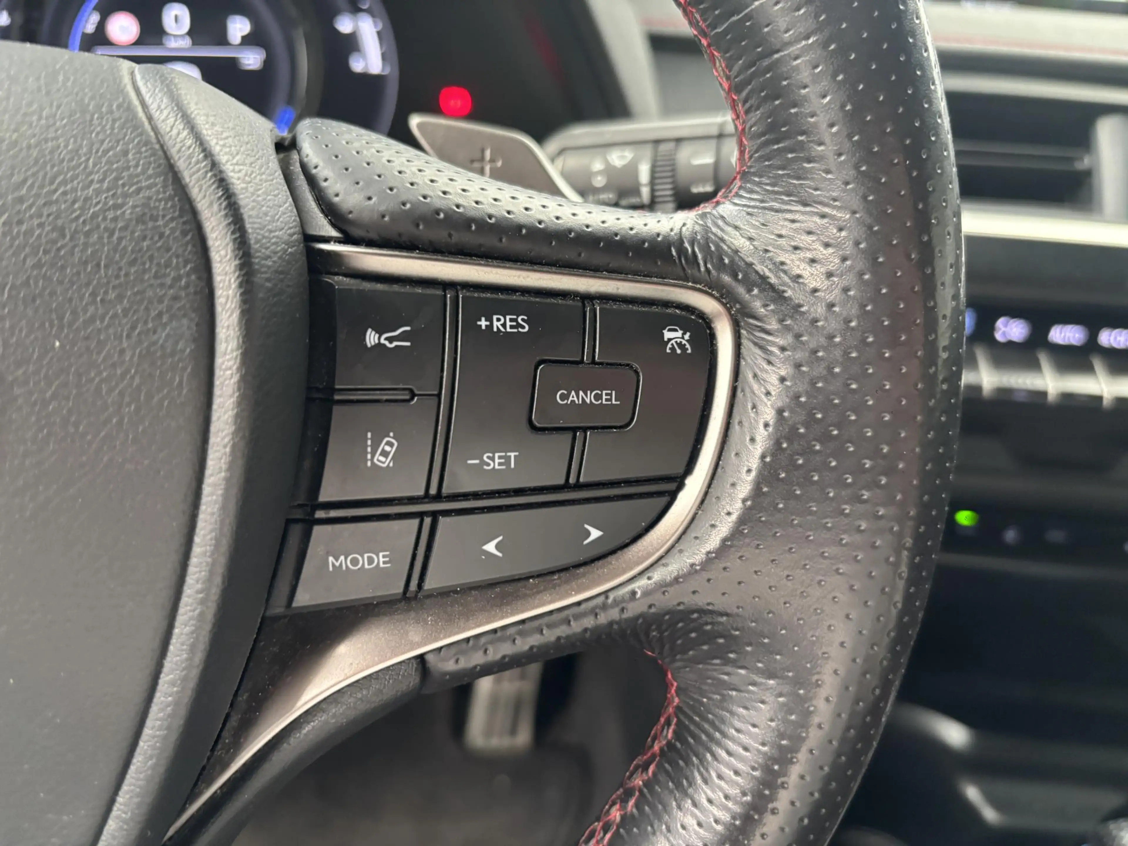 Lexus UX 250h F Sport Line — photo 11