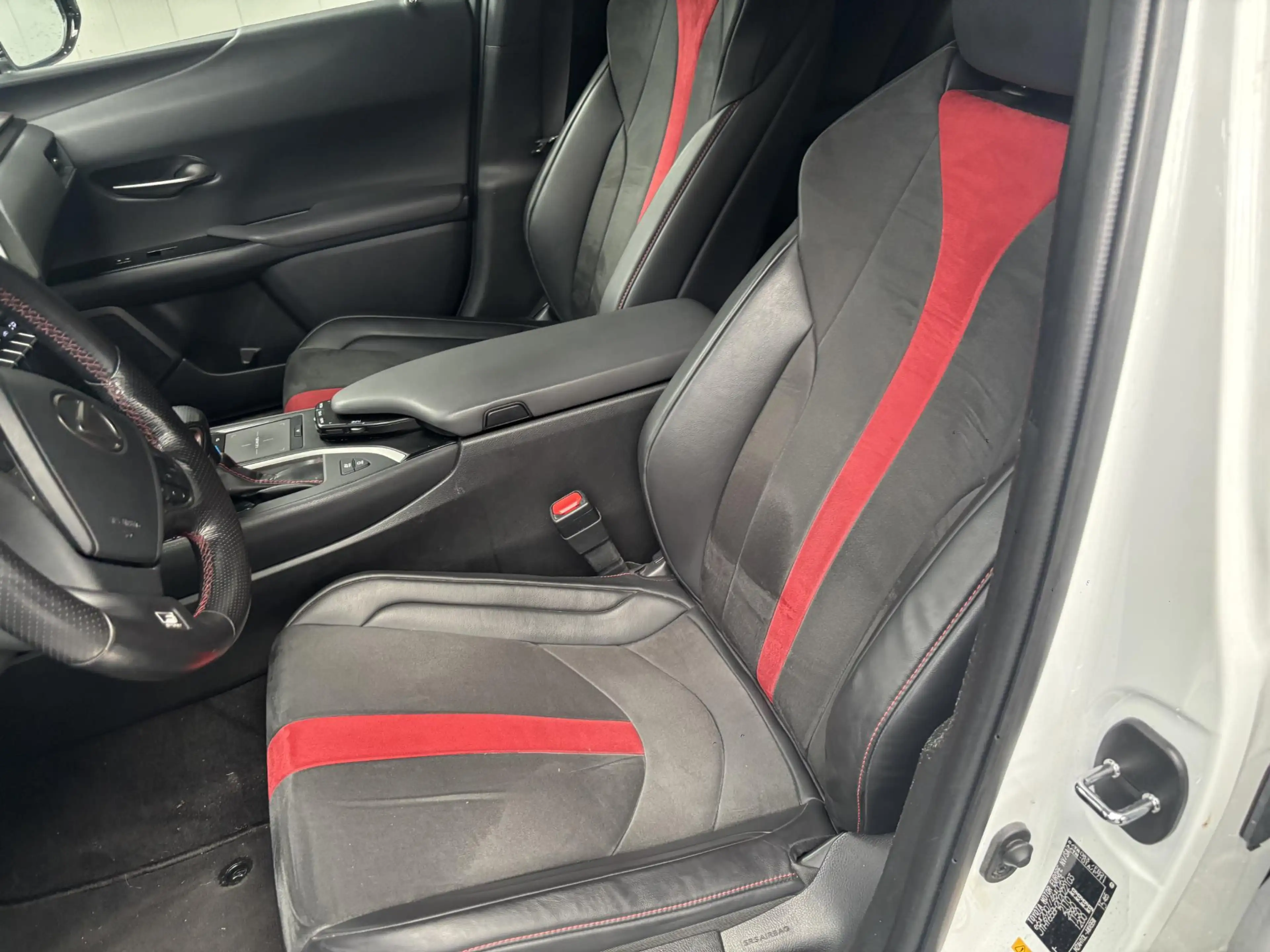 Lexus UX 250h F Sport Line — photo 6