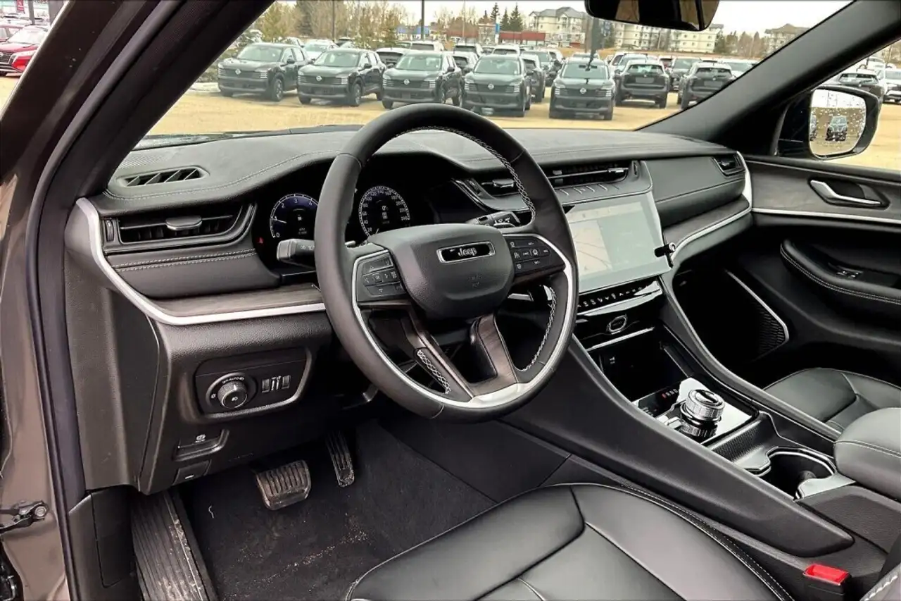 Jeep Grand Cherokee снимка Jeep Grand Cherokee