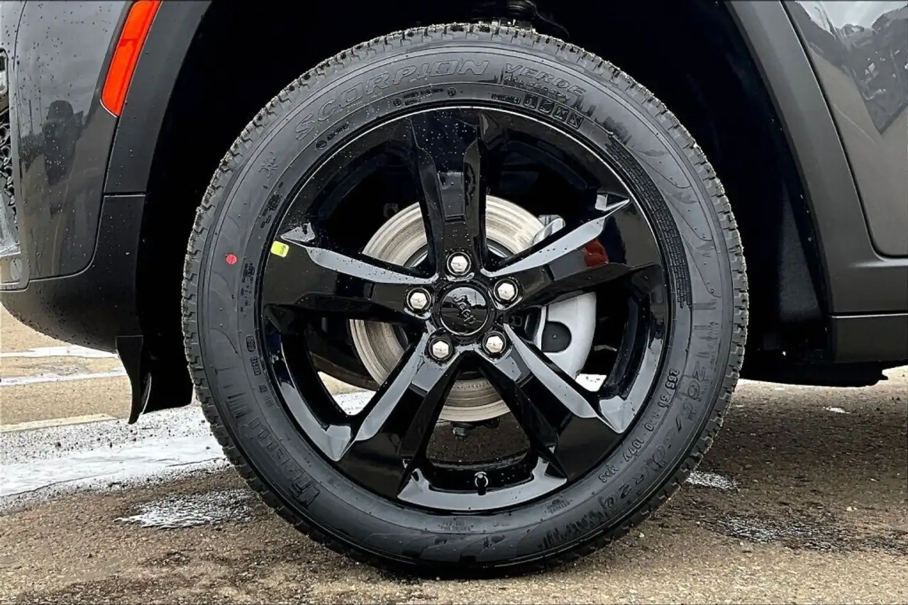 Jeep Grand Cherokee снимка Jeep Grand Cherokee
