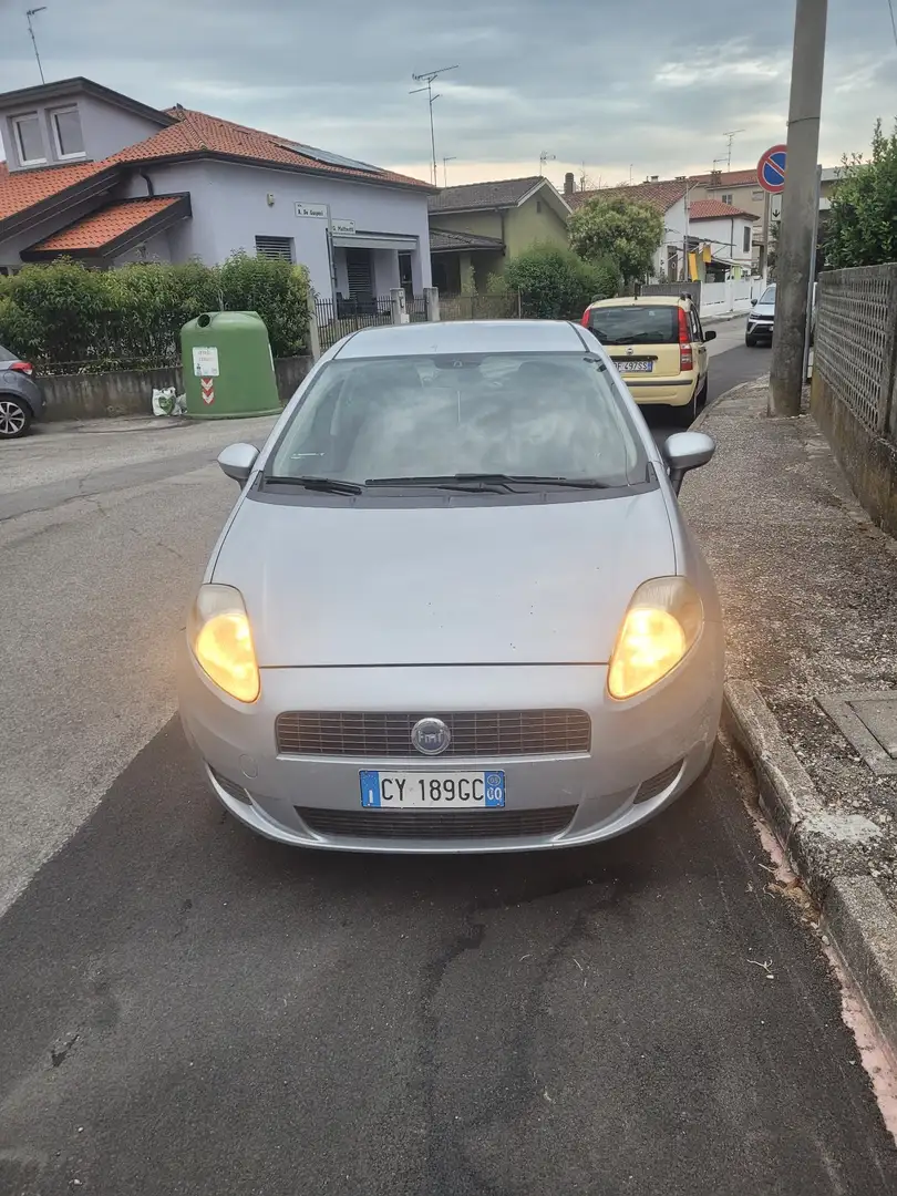 Fiat Grande Punto 1.4 16V Dynamic - 1