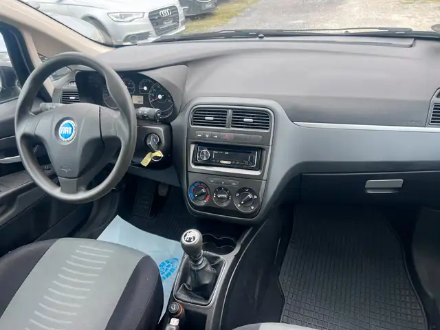 Fiat Grande Punto view 9