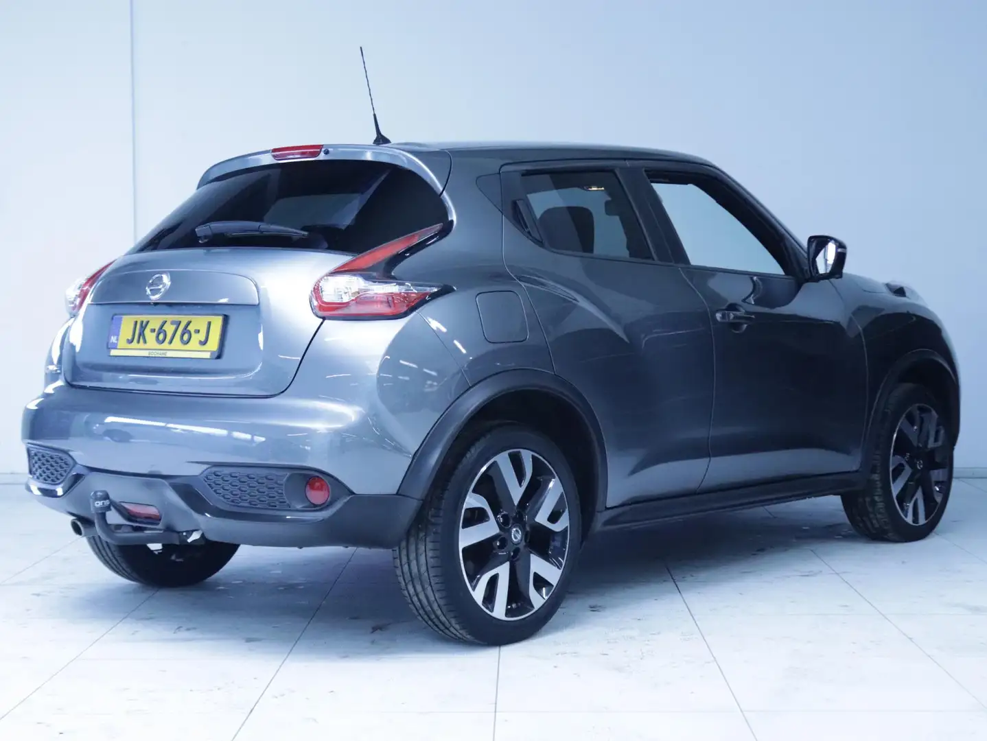 Nissan Juke 1.2 DIG-T S/S Connect Edition Clima/Navi/Camera Grijs - 2