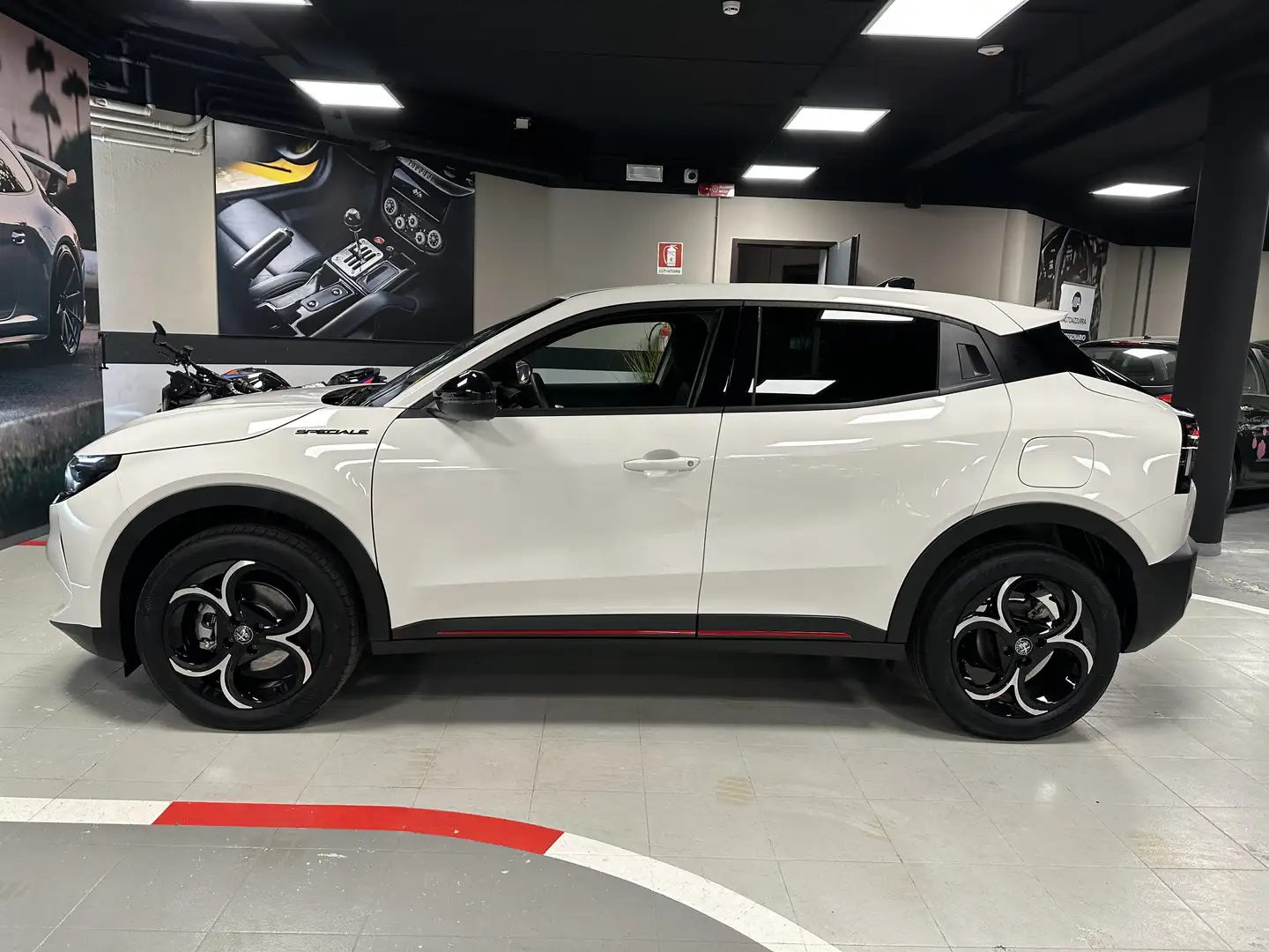 Alfa Romeo Junior Junior 1.2 ibrida Speciale 136 cv edct6 Bianco - 2