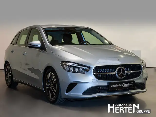 Mercedes-Benz B Class view 3