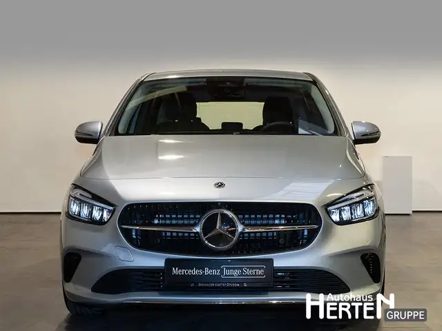 Mercedes-Benz B Class view 2