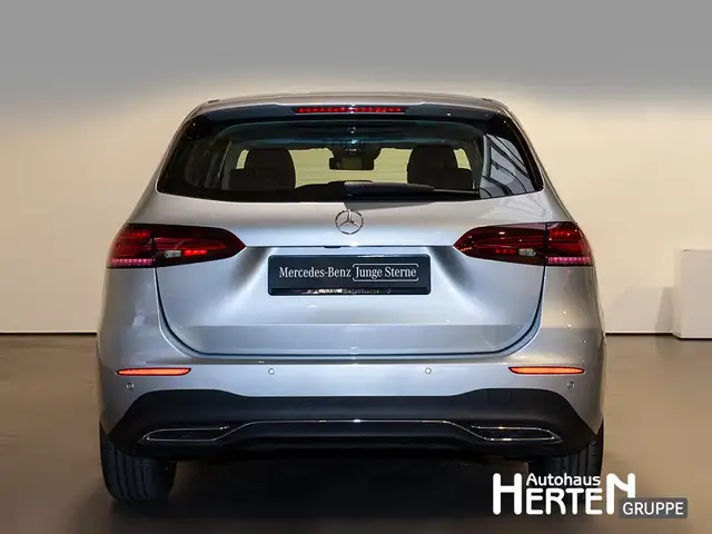 Mercedes-Benz B Class view 4