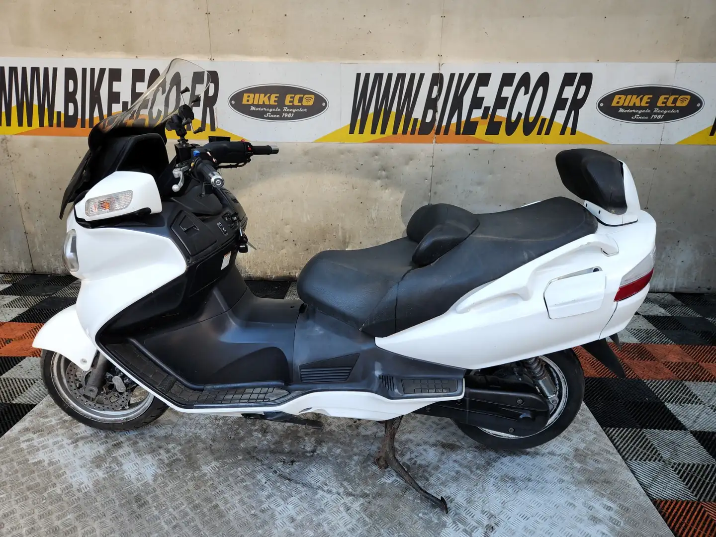 Suzuki Burgman 650 Alb - 2