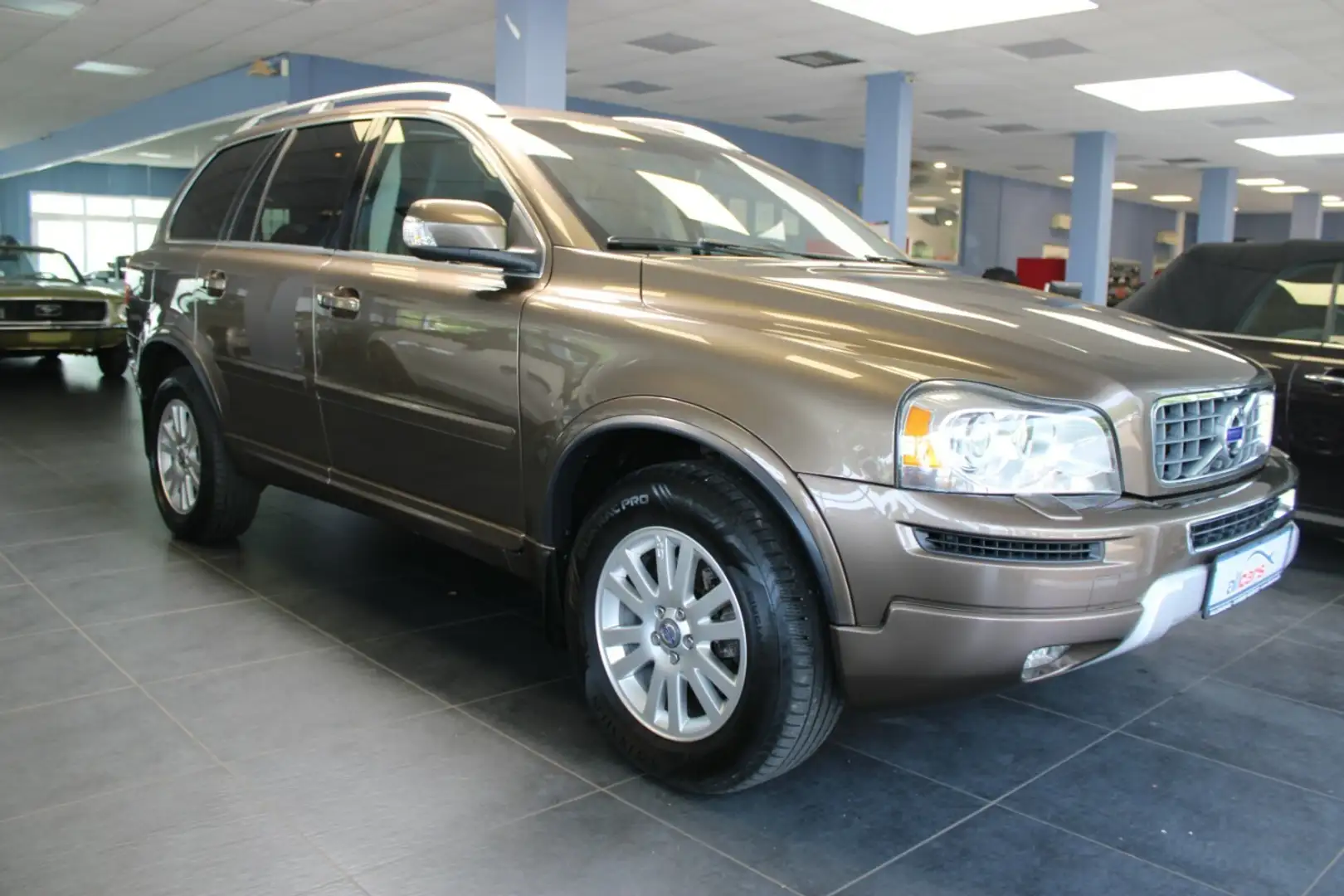 Volvo XC90 D5 AWD Geartronic Edition Pro Braun - 1