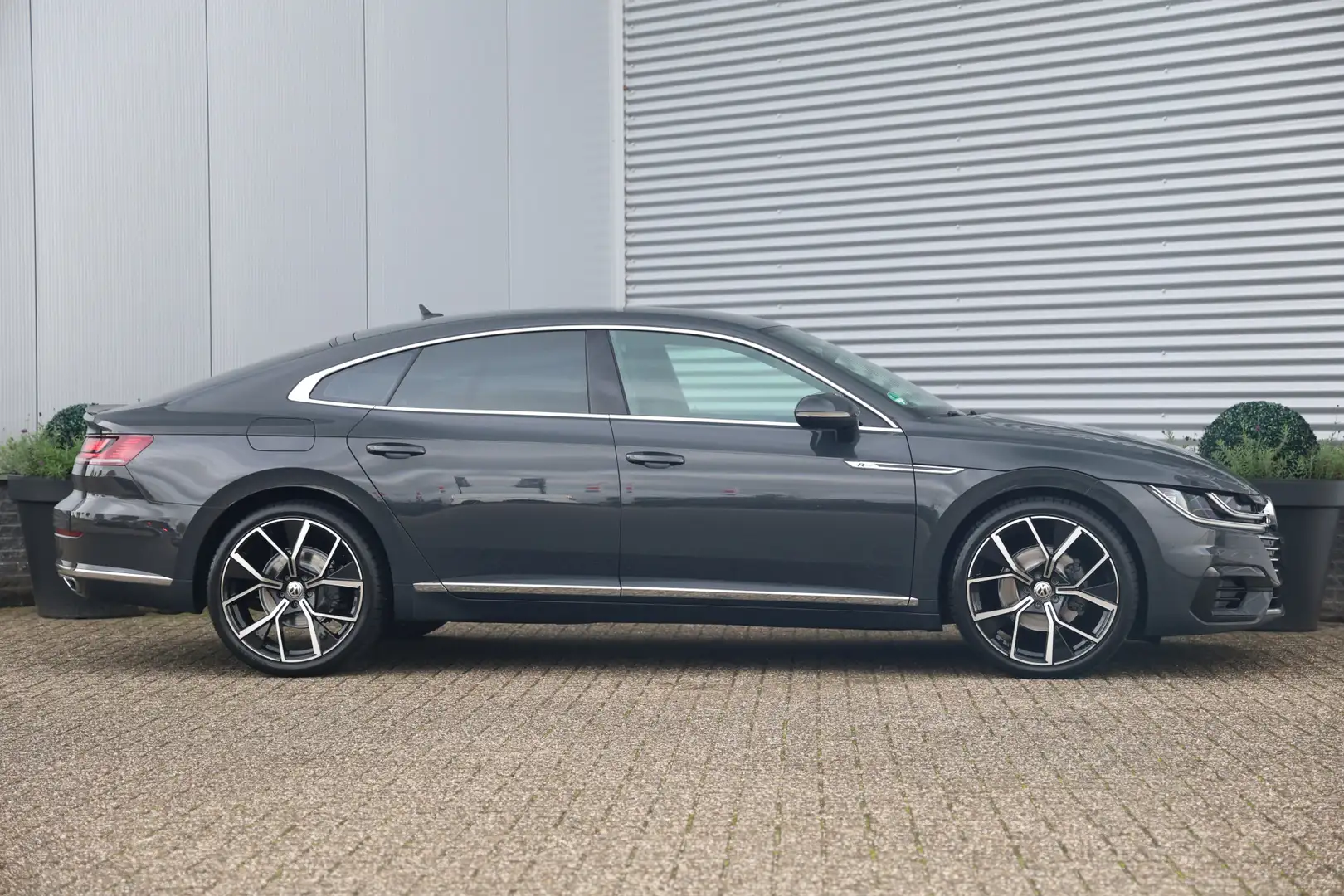 Volkswagen Arteon 2.0 TSI 190PK R-Line 20inch|Led|Stoelverwarming|Ad Grijs - 2