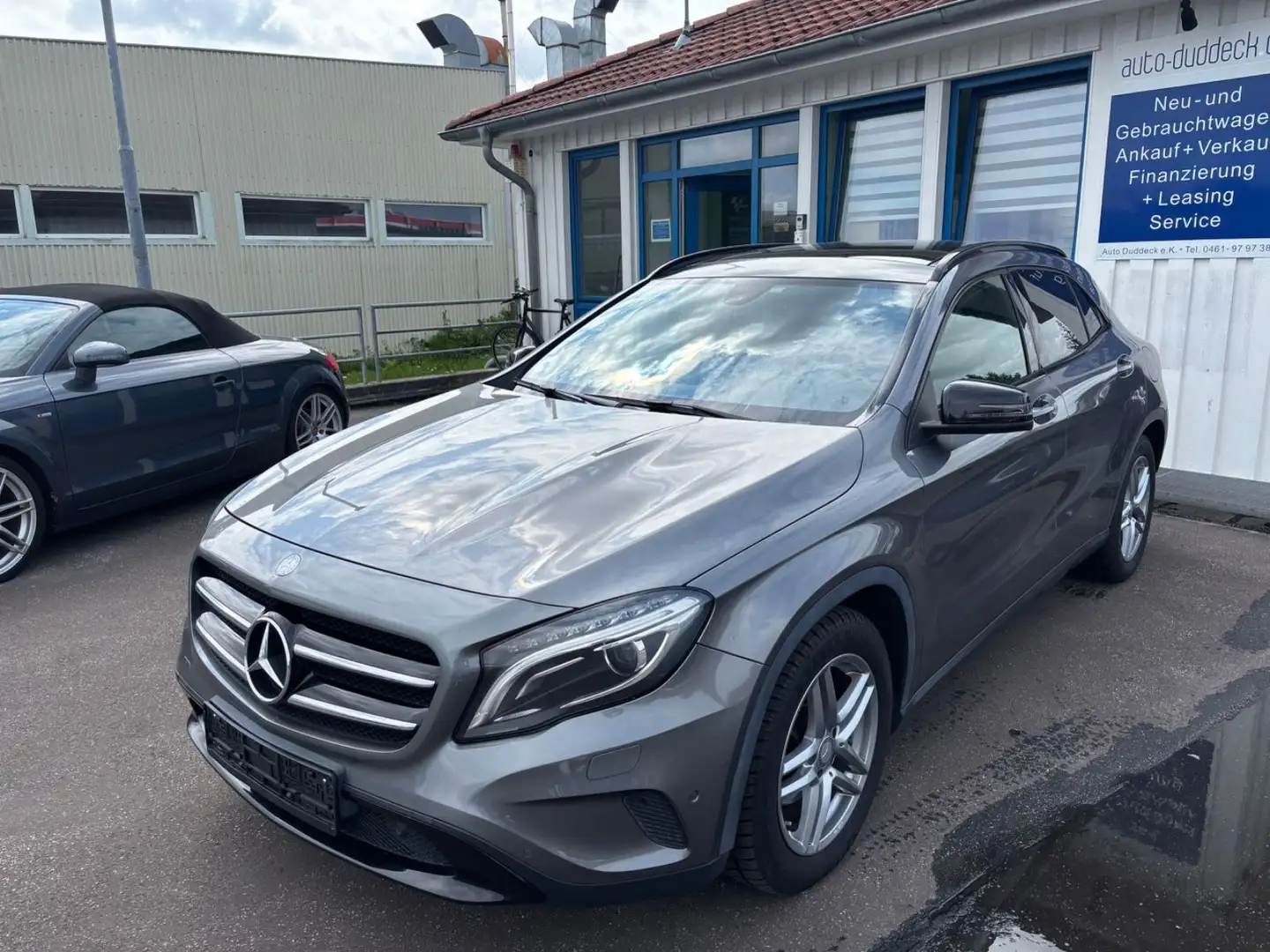 Mercedes-Benz GLA 200 CDI / 4-Matic/Panorama+Kamera+AHK+Navi Grau - 1
