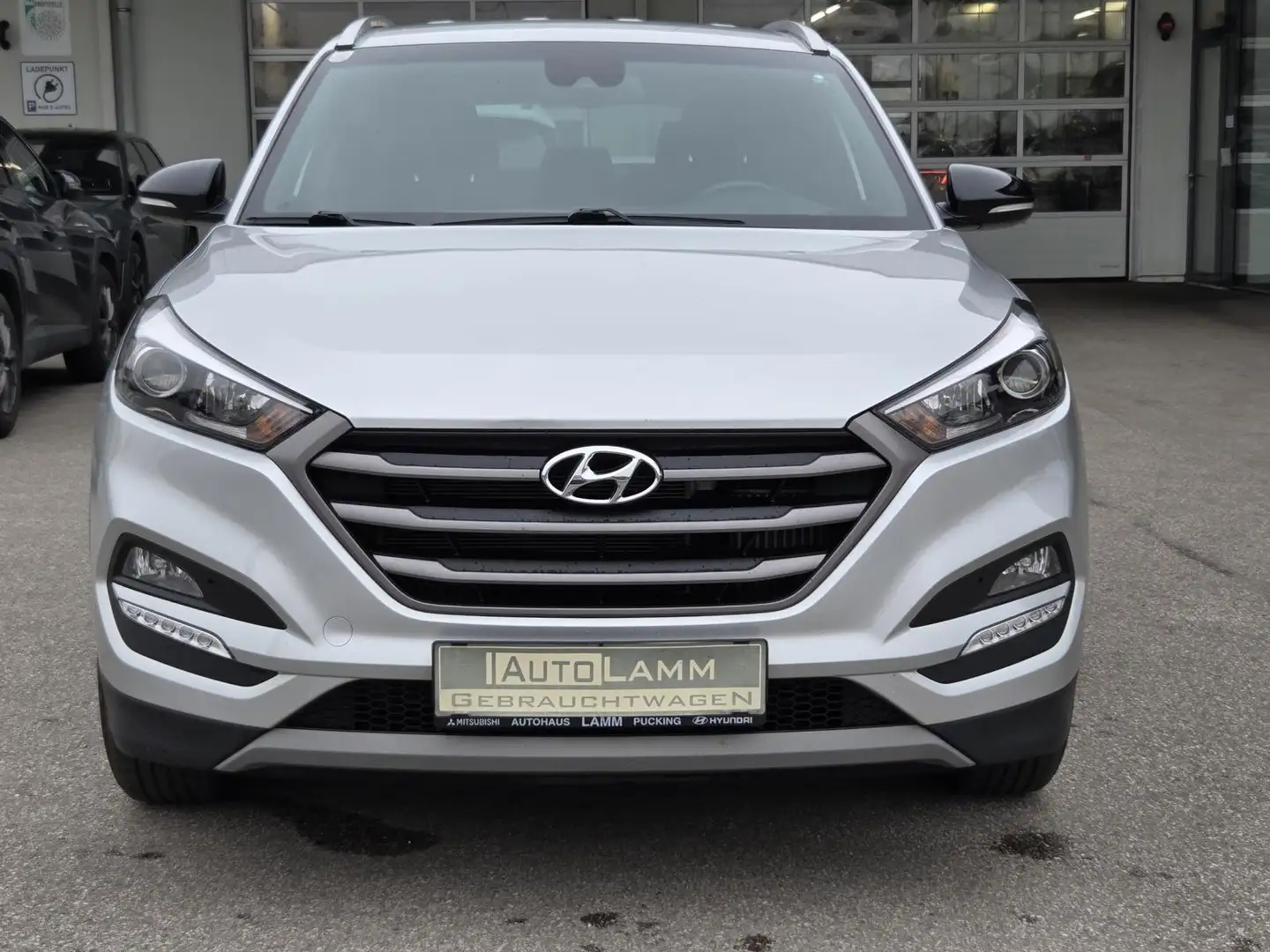 Hyundai TUCSON 1,7 CRDi Go! 2WD inkl. Anhängevorrichtung Beige - 1