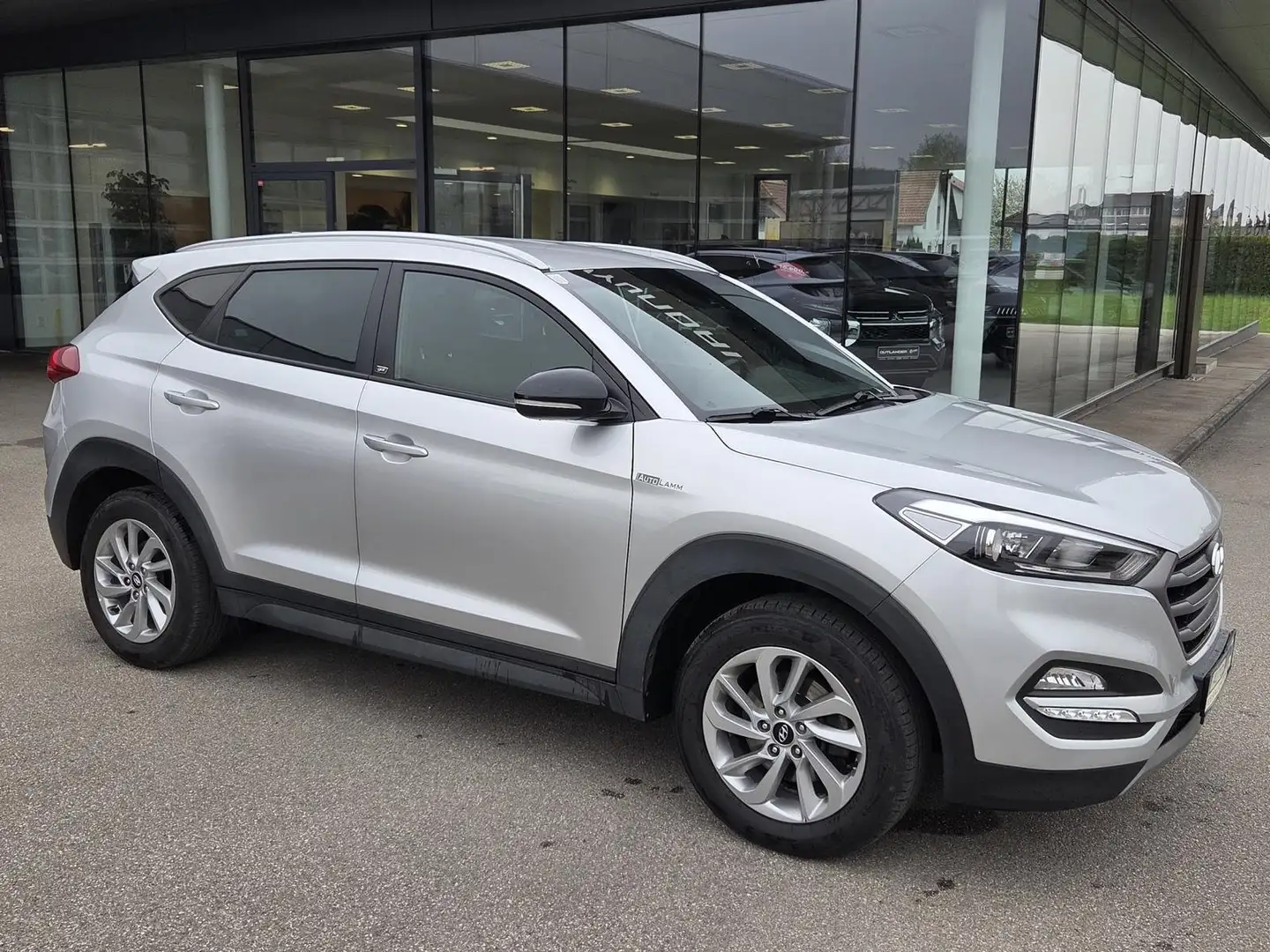 Hyundai TUCSON 1,7 CRDi Go! 2WD inkl. Anhängevorrichtung Beige - 2