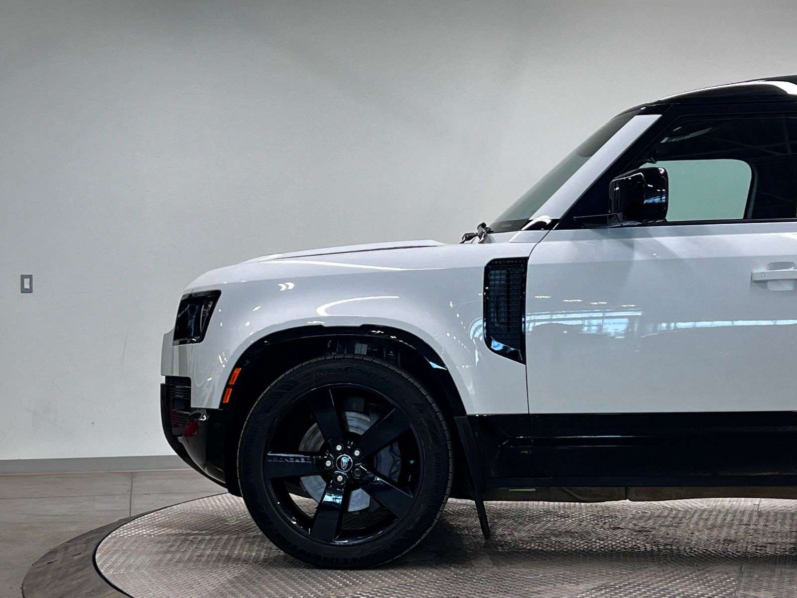 2022 Land Rover Defender 110 X-DYNAMIC SE thumb 9