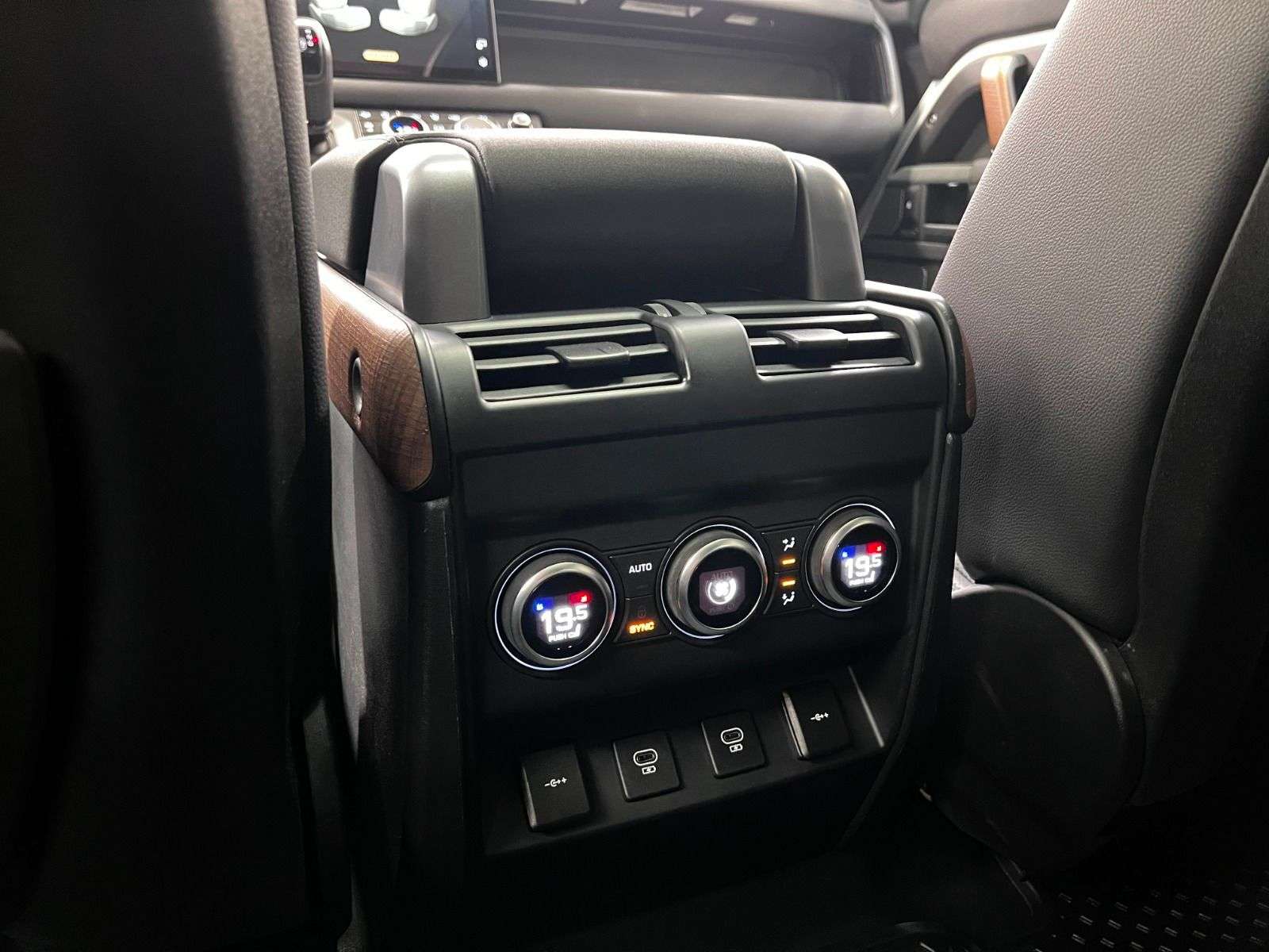 2022 Land Rover Defender 110 X-DYNAMIC SE thumb 26
