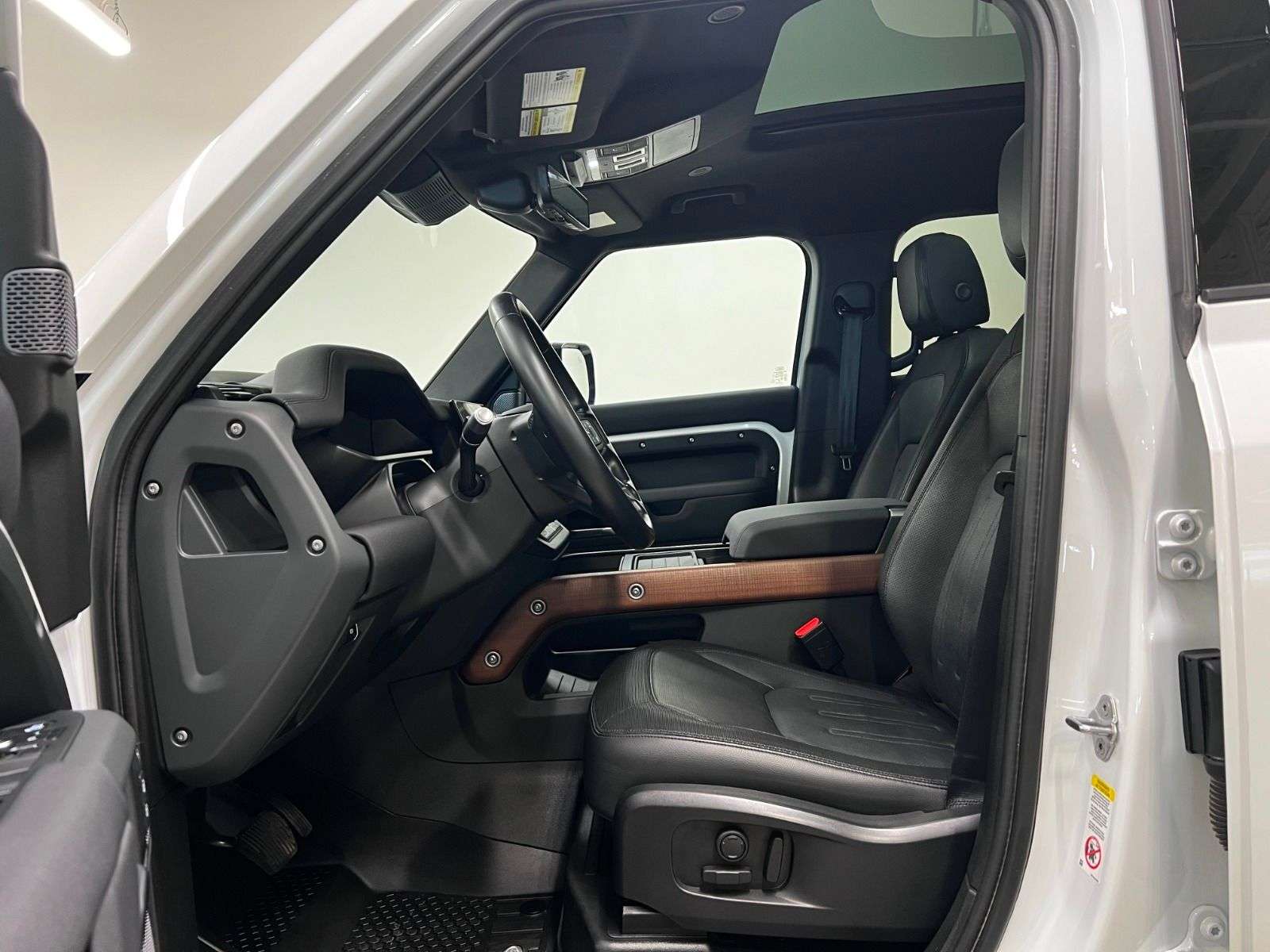 2022 Land Rover Defender 110 X-DYNAMIC SE thumb 33