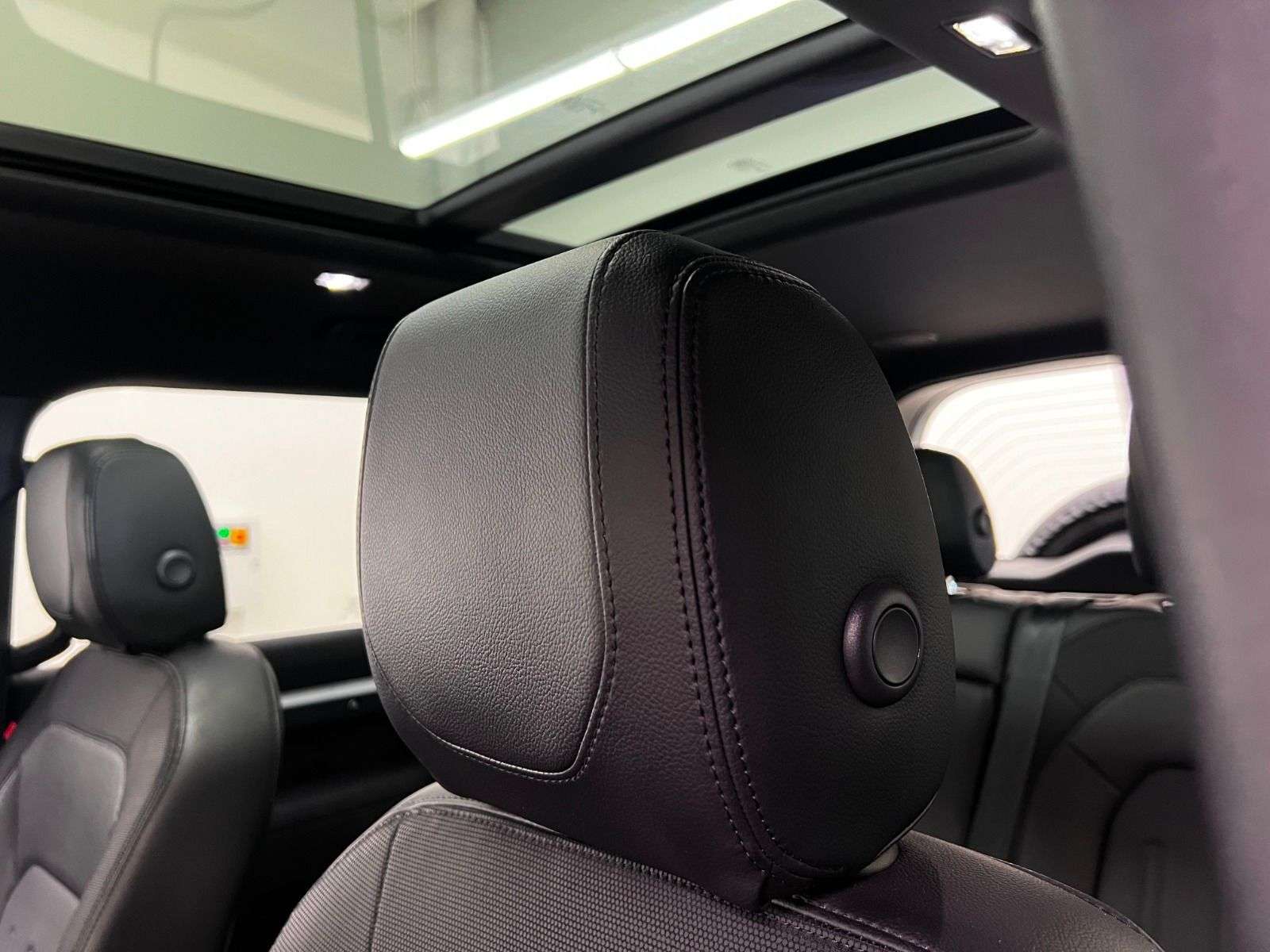 2022 Land Rover Defender 110 X-DYNAMIC SE thumb 27