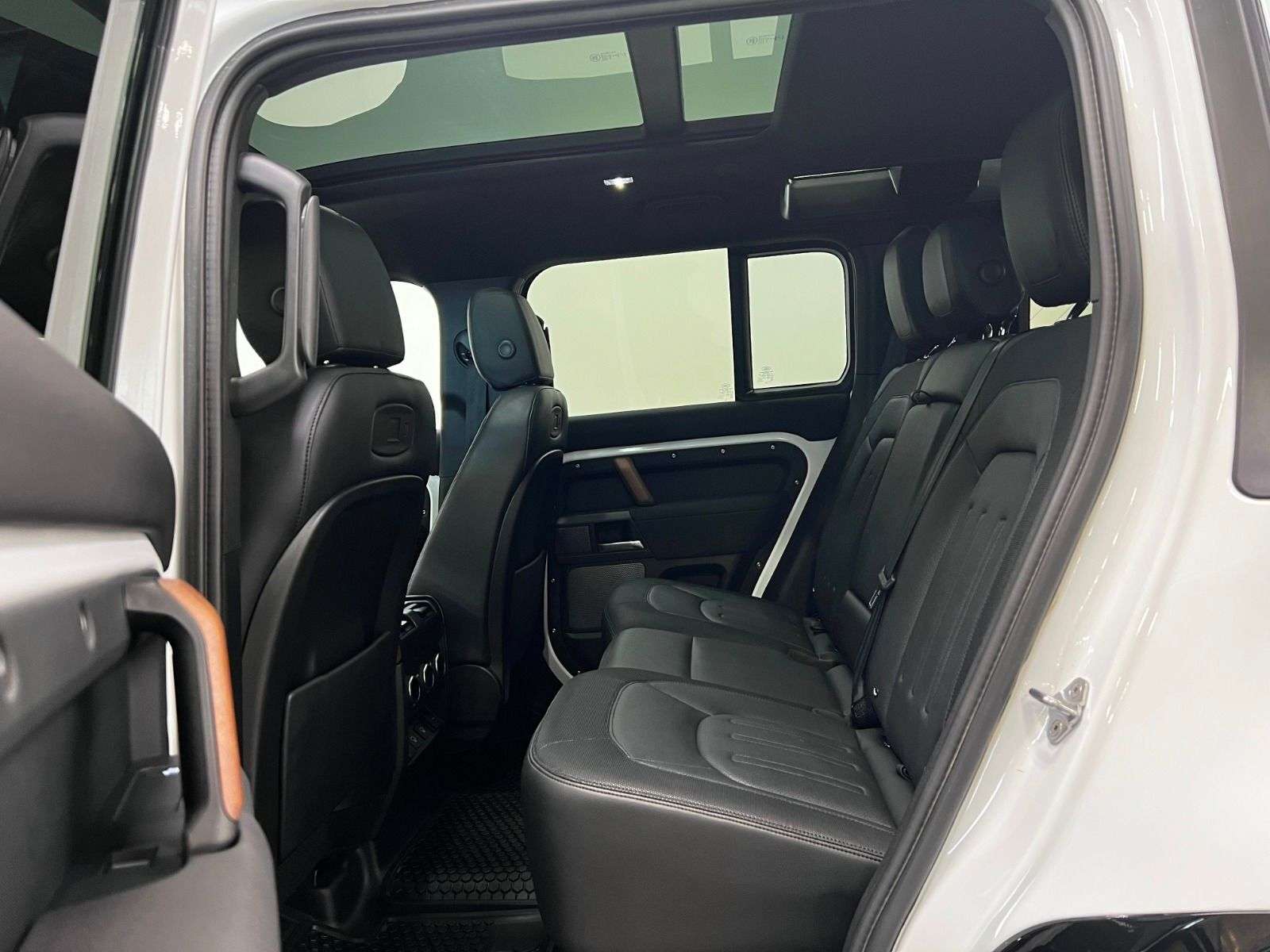 2022 Land Rover Defender 110 X-DYNAMIC SE thumb 25
