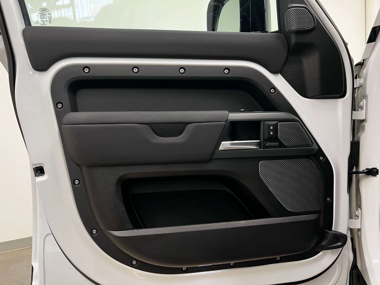 2022 Land Rover Defender 110 X-DYNAMIC SE thumb 29