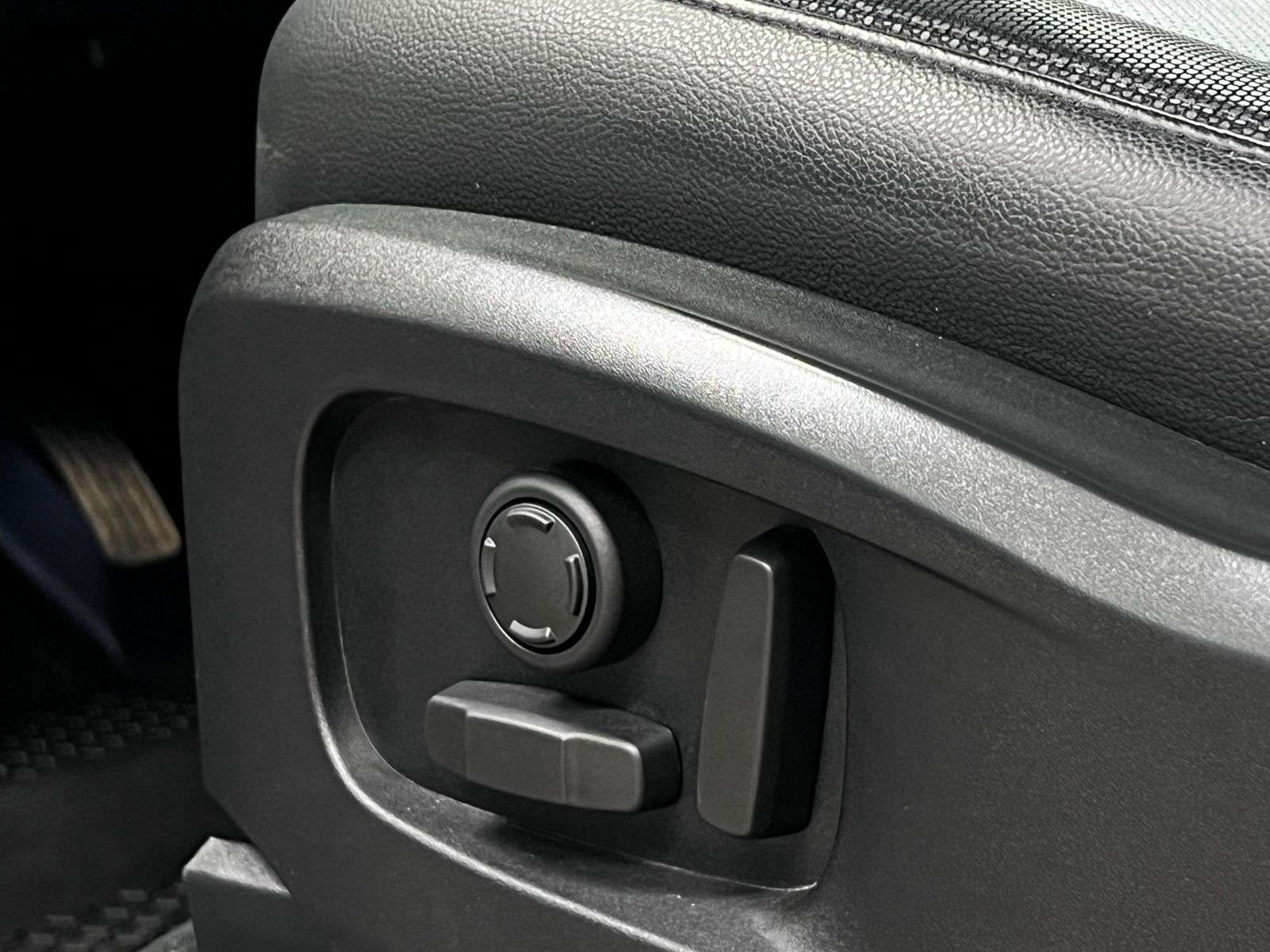 2022 Land Rover Defender 110 X-DYNAMIC SE thumb 32