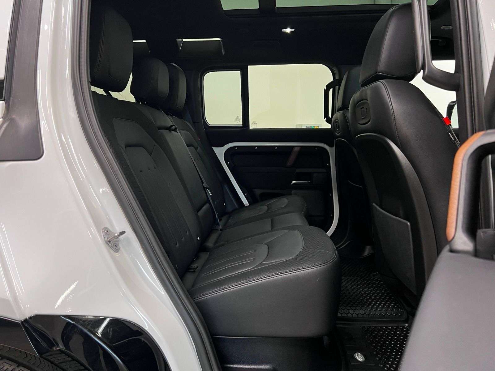 2022 Land Rover Defender 110 X-DYNAMIC SE thumb 24