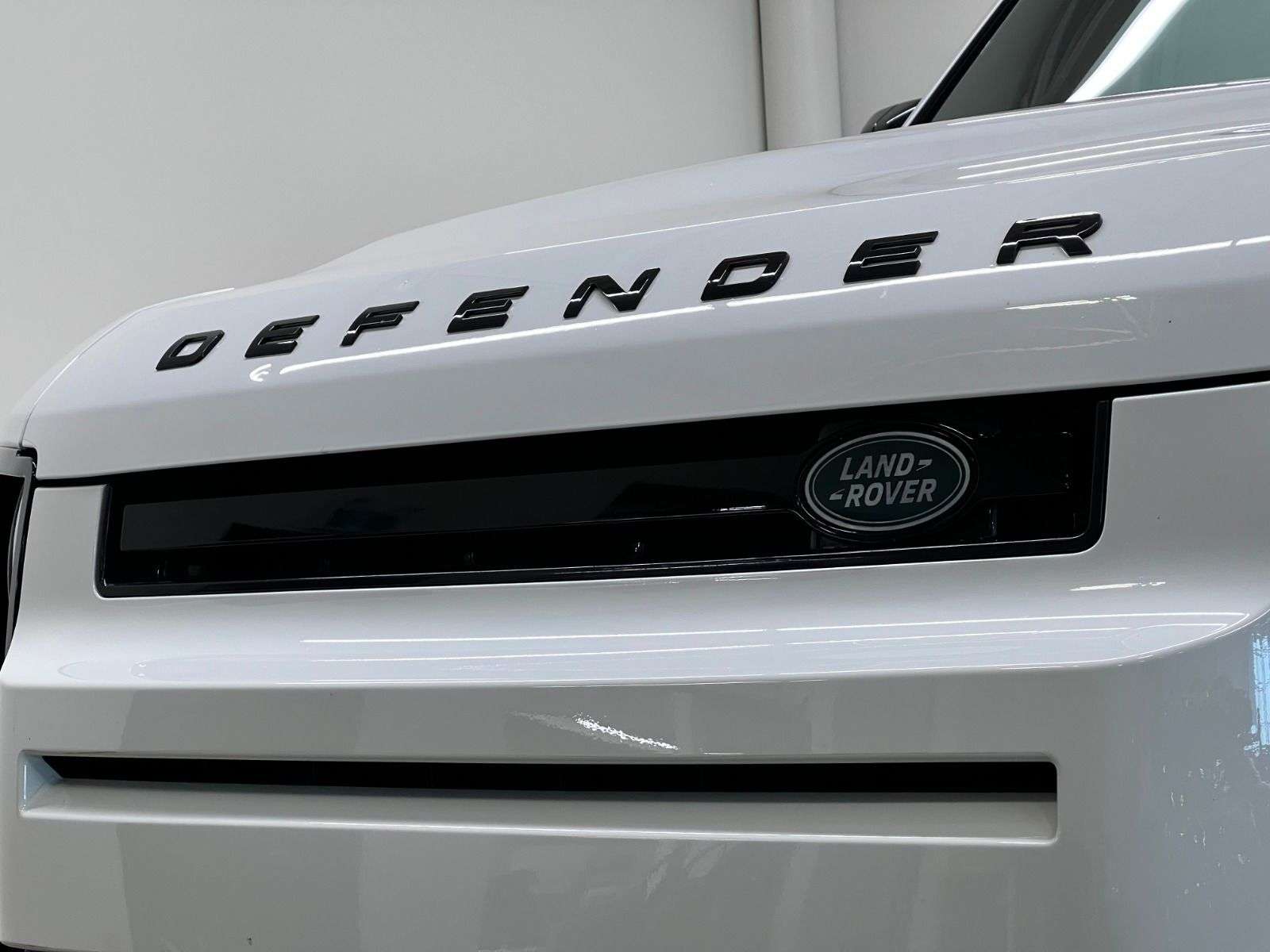 2022 Land Rover Defender 110 X-DYNAMIC SE thumb 11