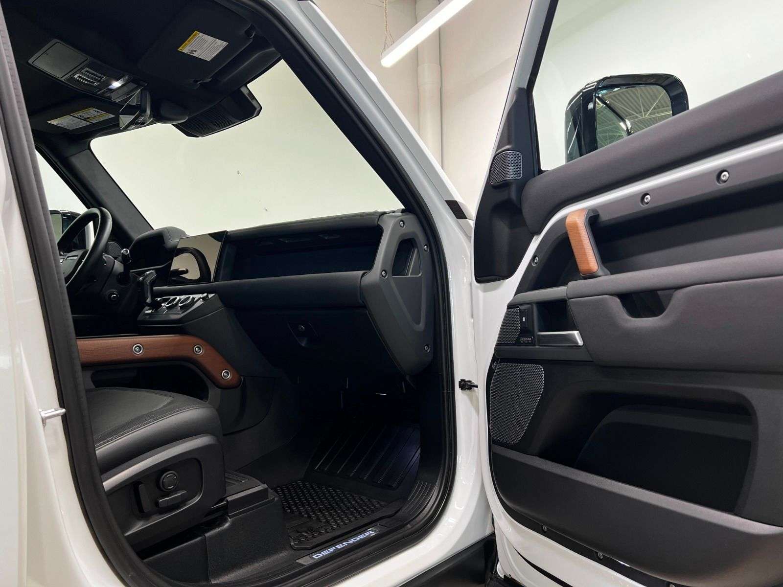 2022 Land Rover Defender 110 X-DYNAMIC SE thumb 28