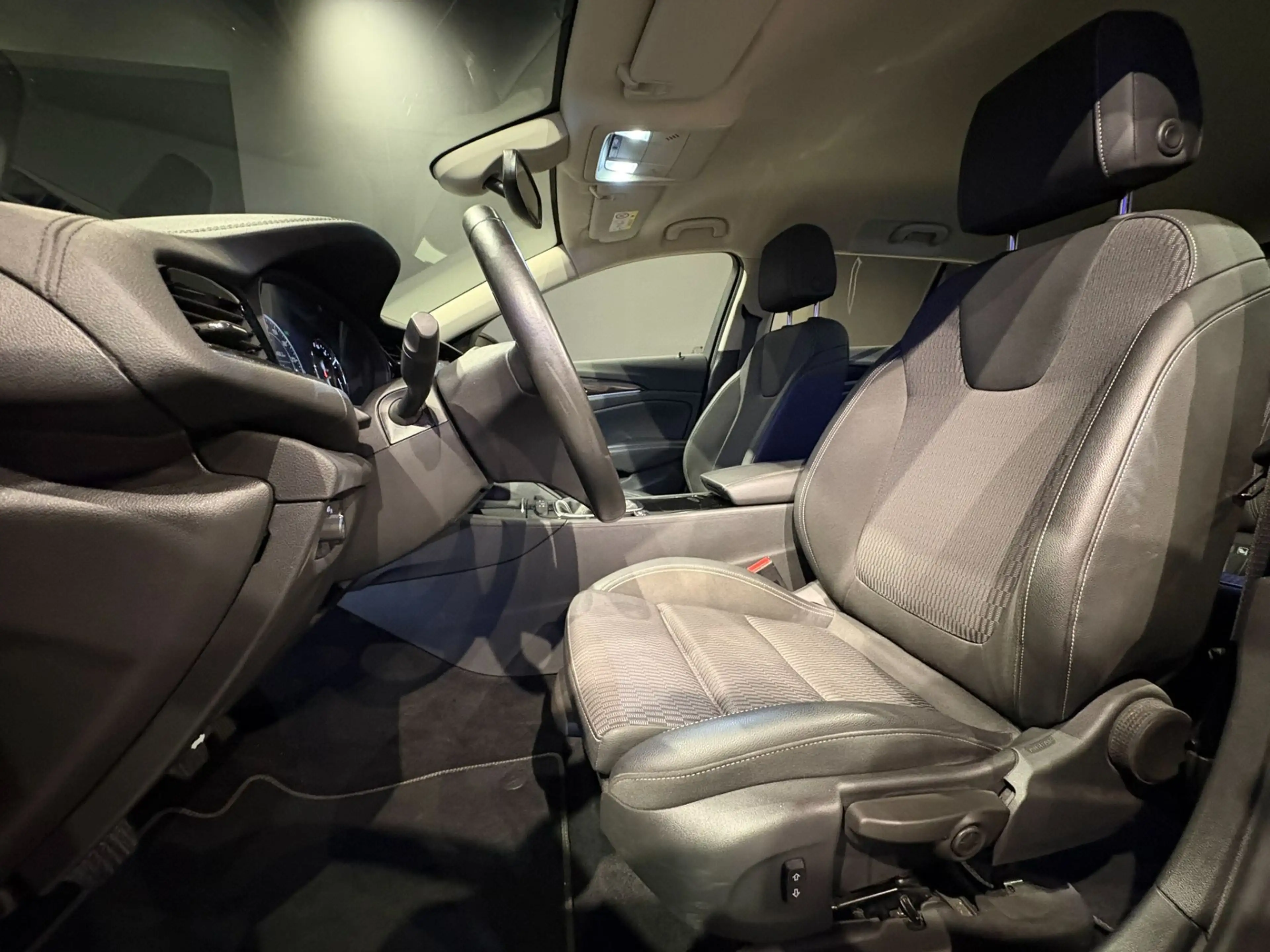 Opel Insignia ST 1.5 Innovation 8-fach HEAD-UP MATRIX — photo 10
