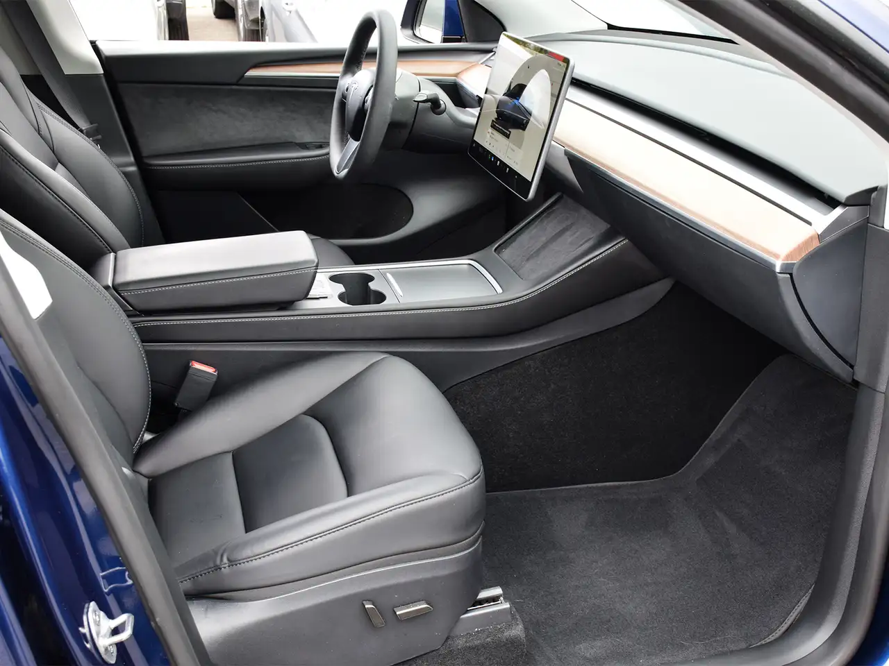 Tesla Model Y снимка Tesla Model Y