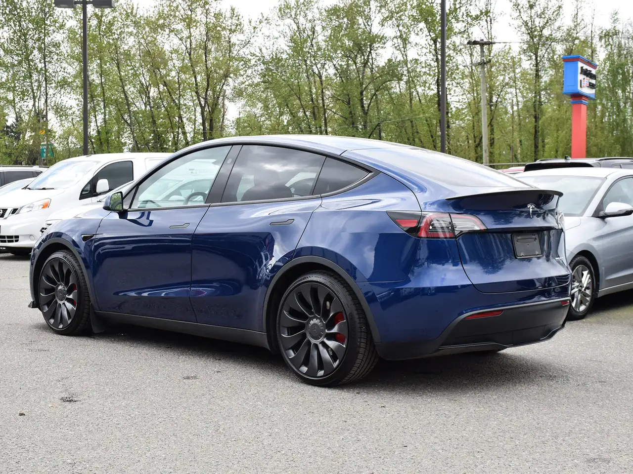 Tesla Model Y снимка Tesla Model Y