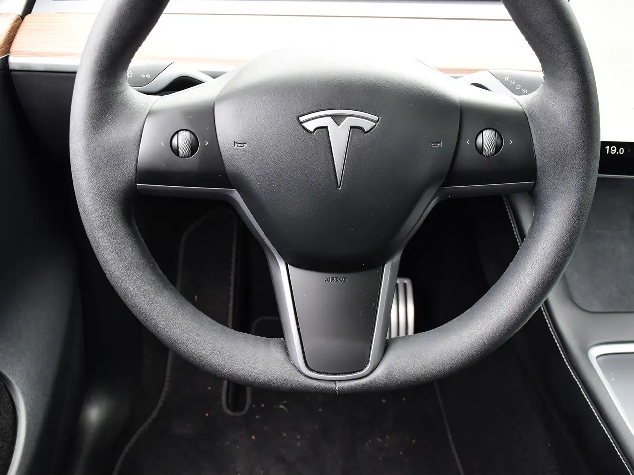Tesla Model Y снимка Tesla Model Y