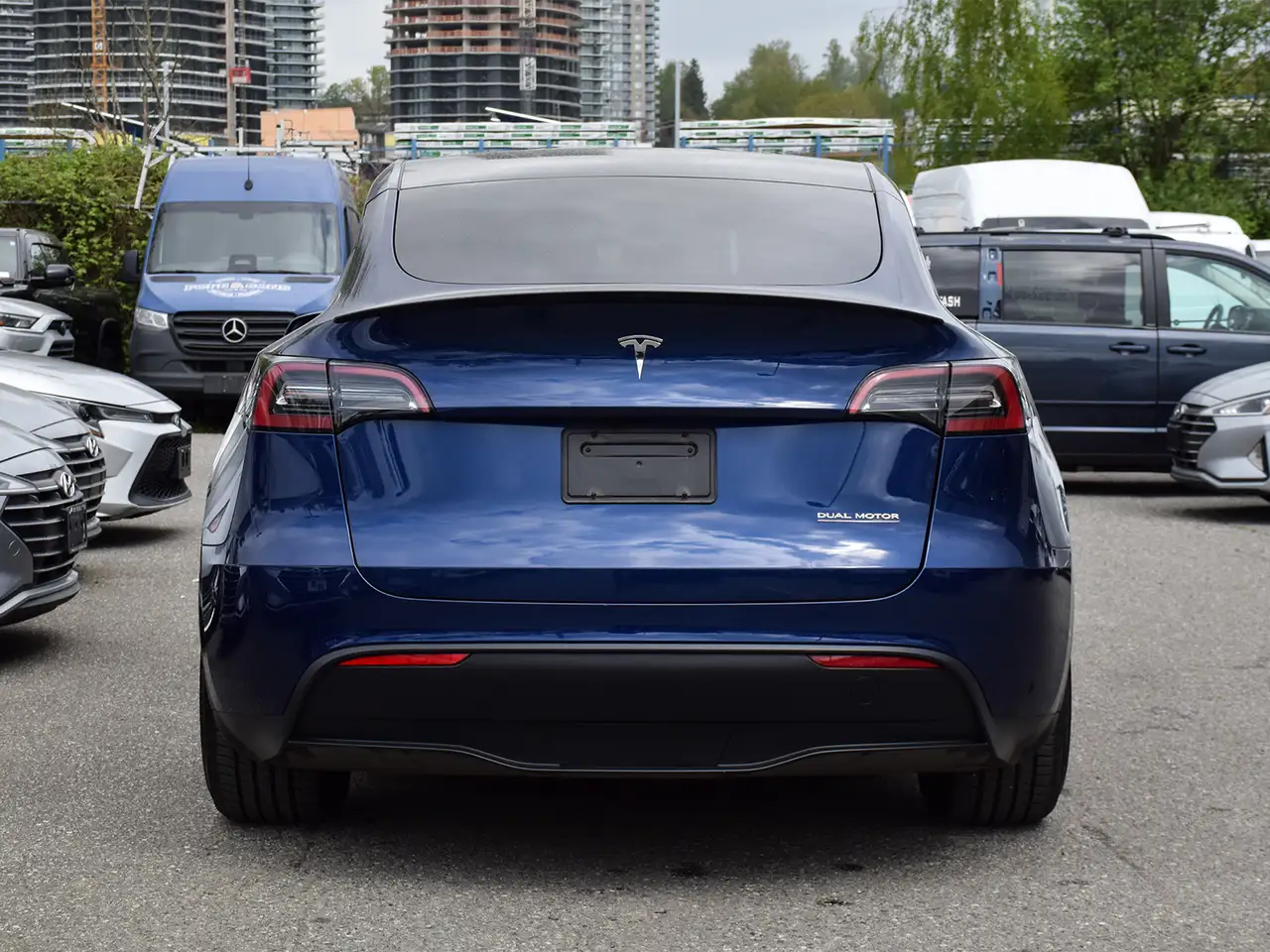Tesla Model Y снимка Tesla Model Y