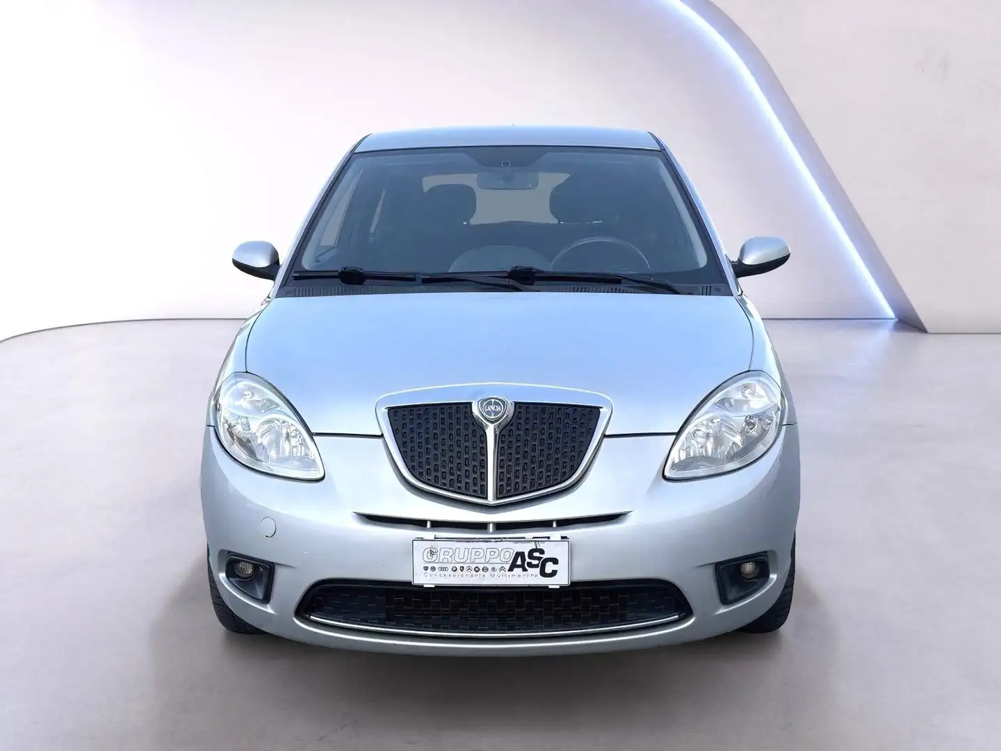 Lancia Ypsilon 1.2 BENZ 60 CV ARGENTO ADATTA A NEOPATENTATI Argent - 2