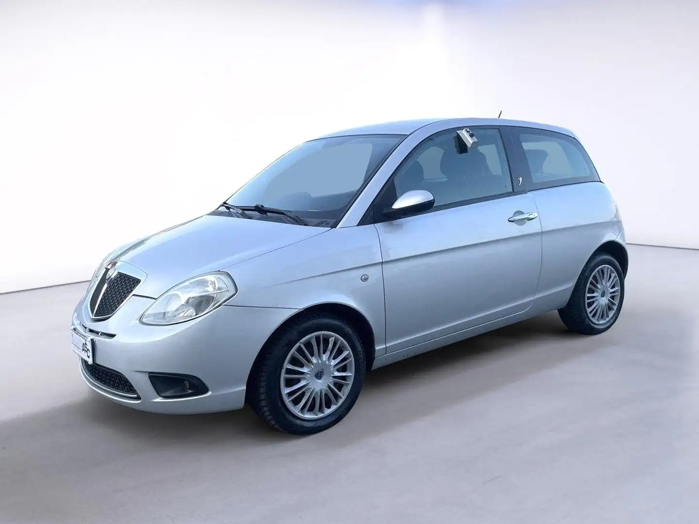 Lancia Ypsilon 1.2 BENZ 60 CV ARGENTO ADATTA A NEOPATENTATI Argent - 1