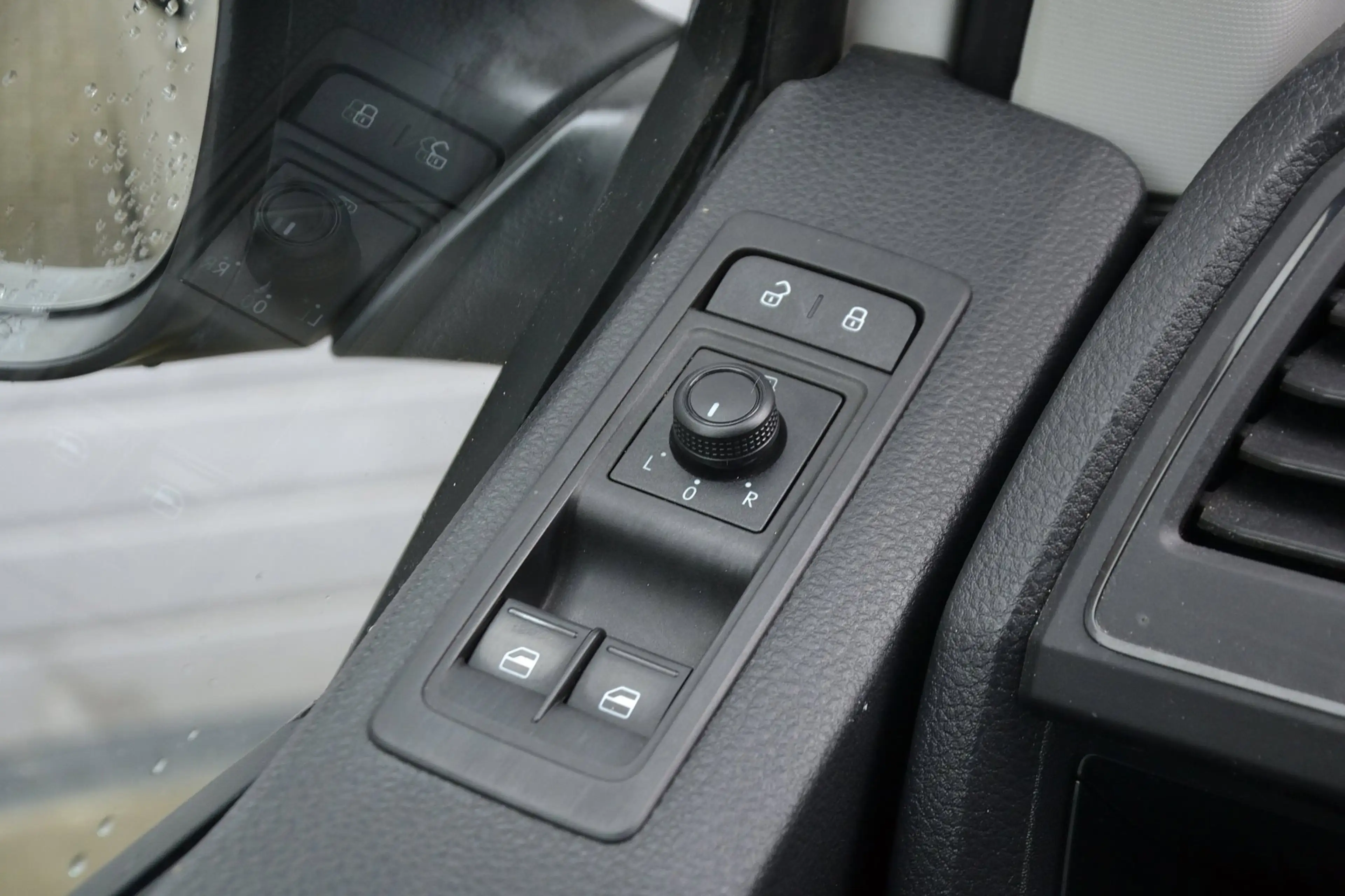 Volkswagen Transporter 2.0 TDI L1H1 Comfortline | Cruise Control | Trekha — photo 17